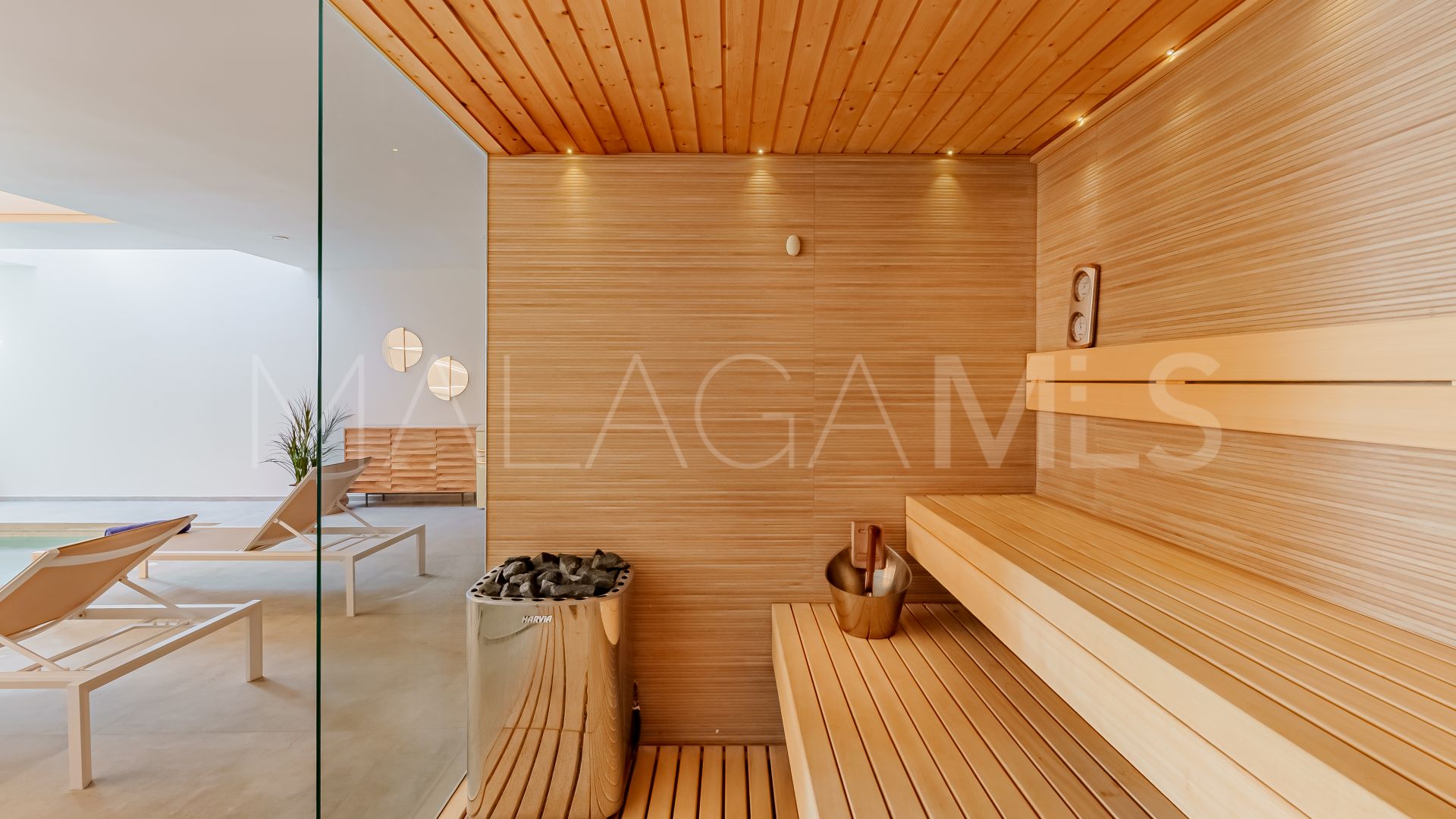 Villa for sale in Estepona