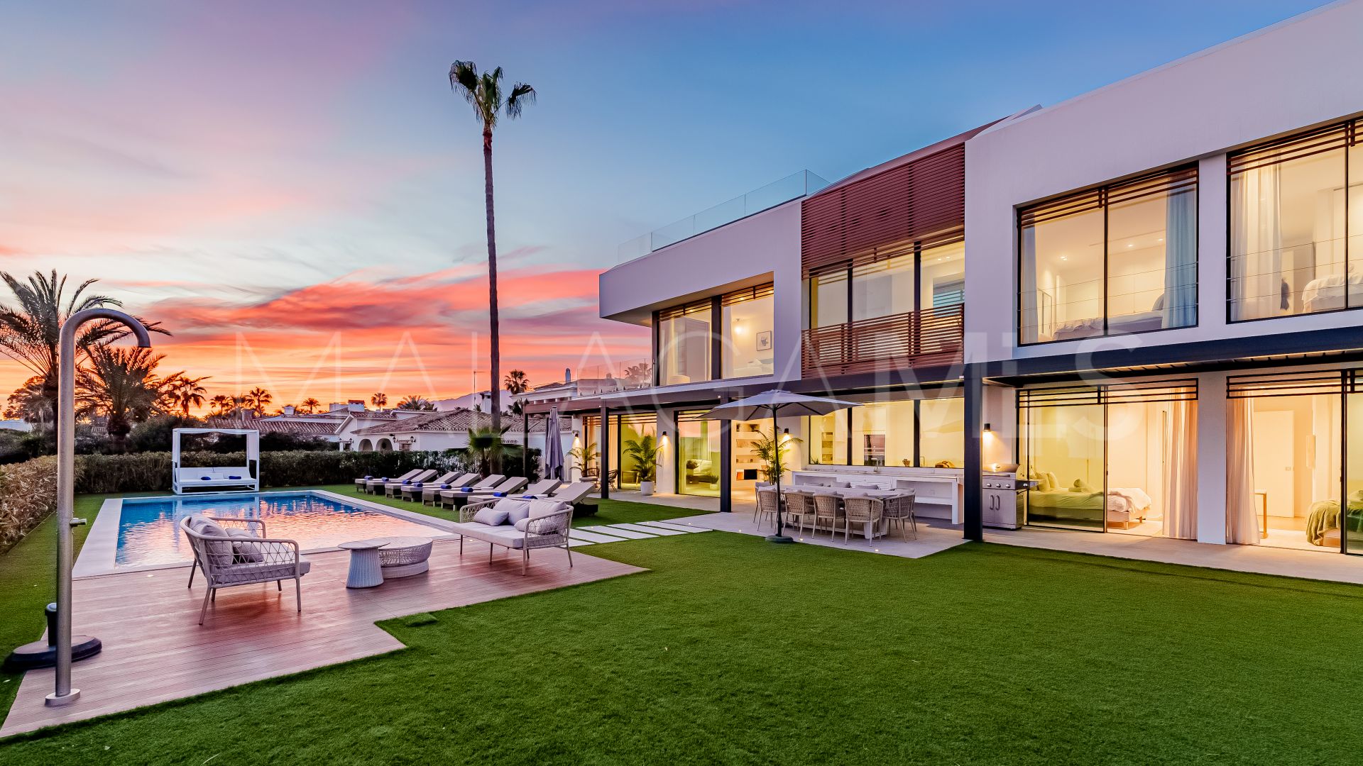 Villa for sale in Estepona