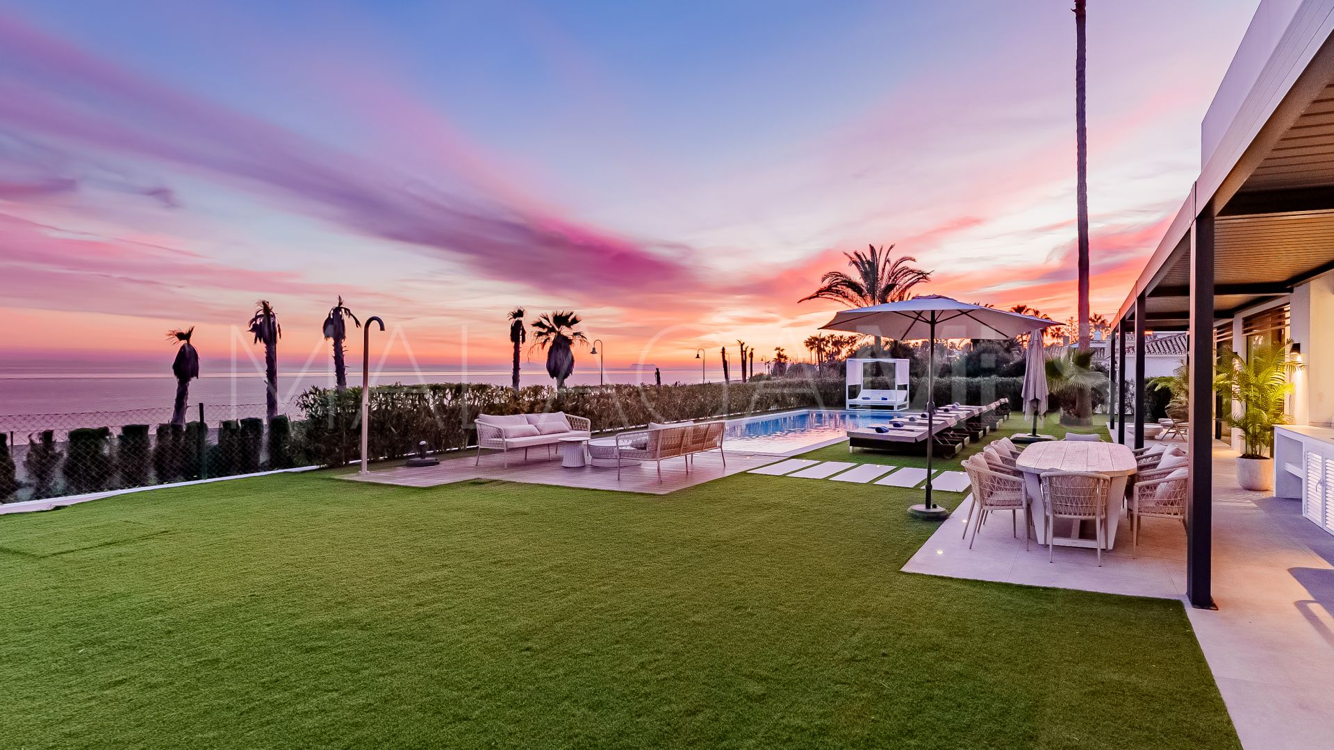 Villa for sale in Estepona