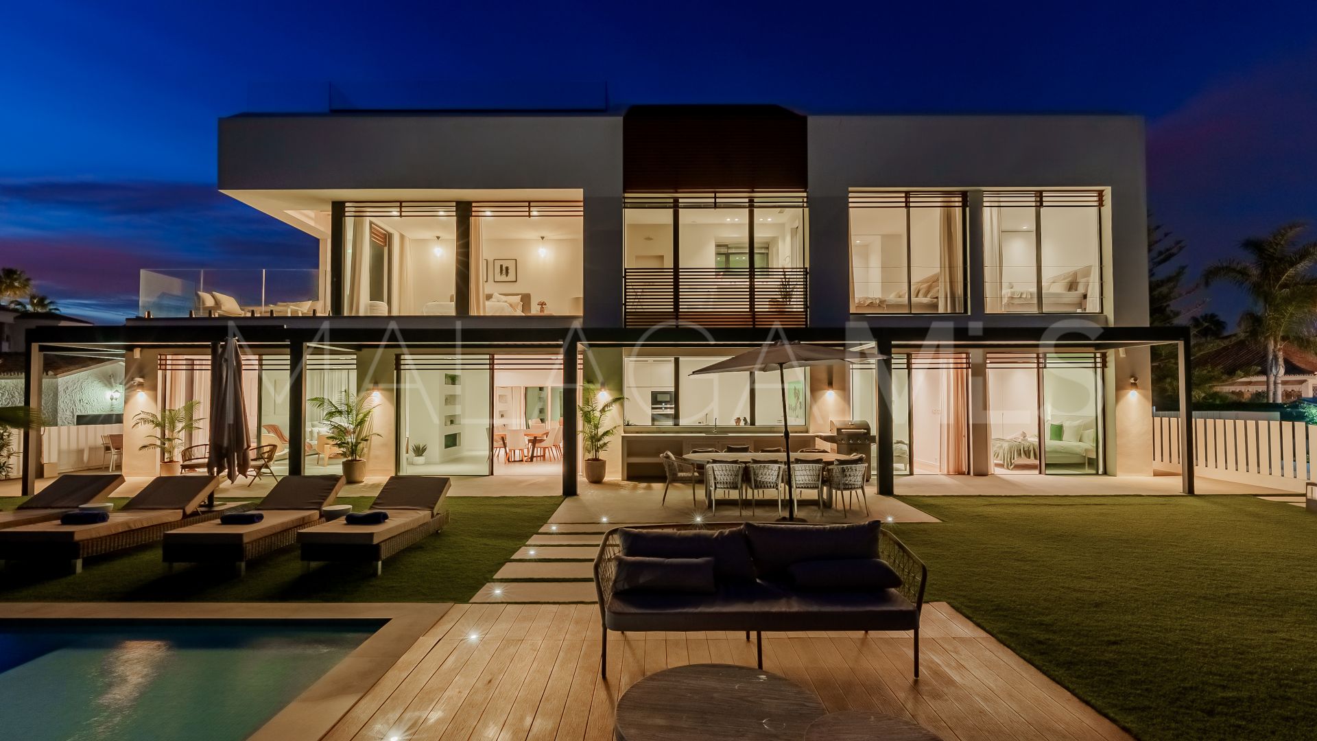 Villa for sale in Estepona