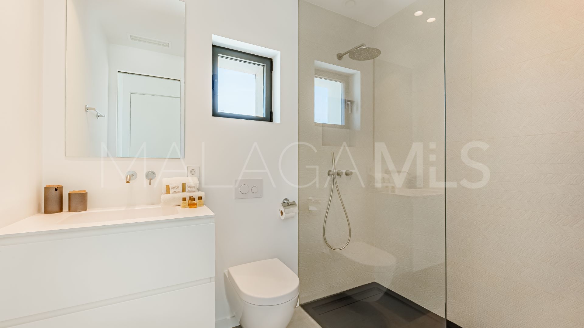 Villa for sale in Estepona