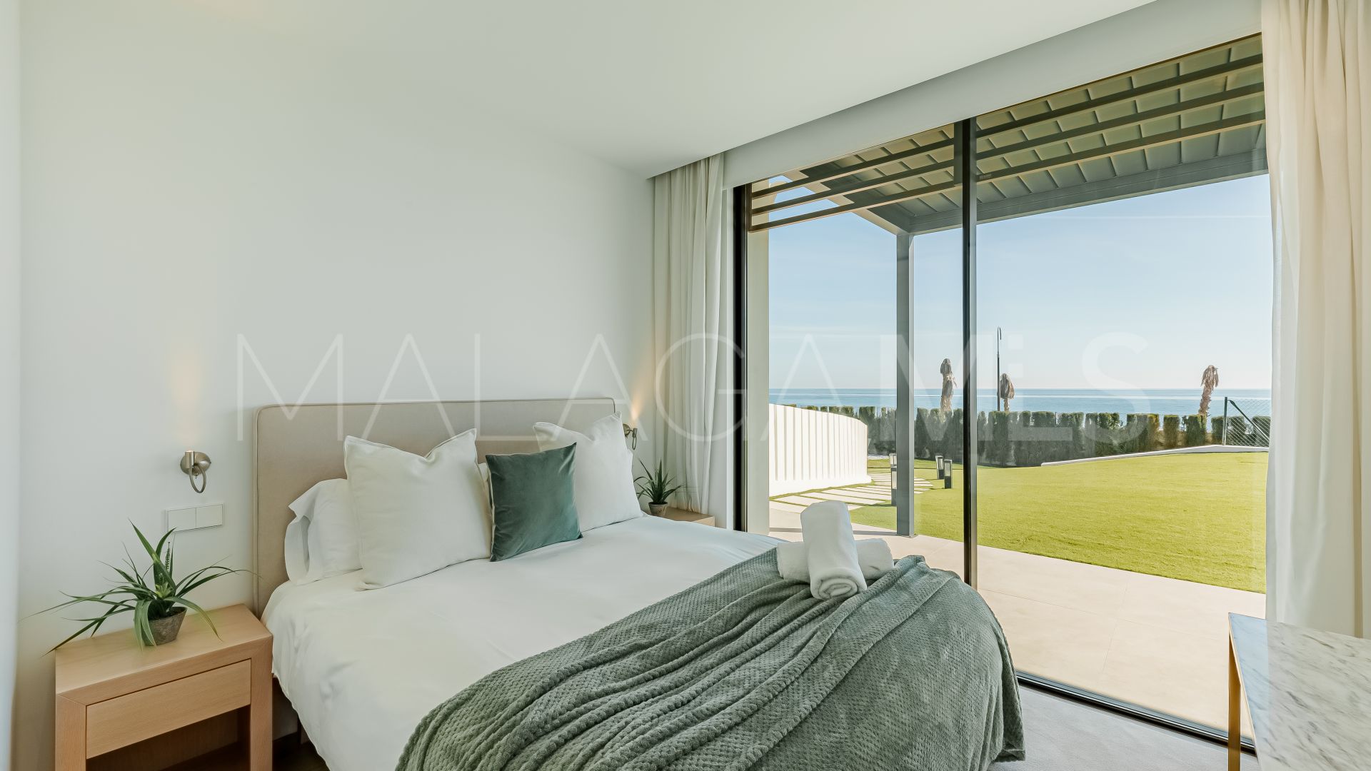 Villa for sale in Estepona