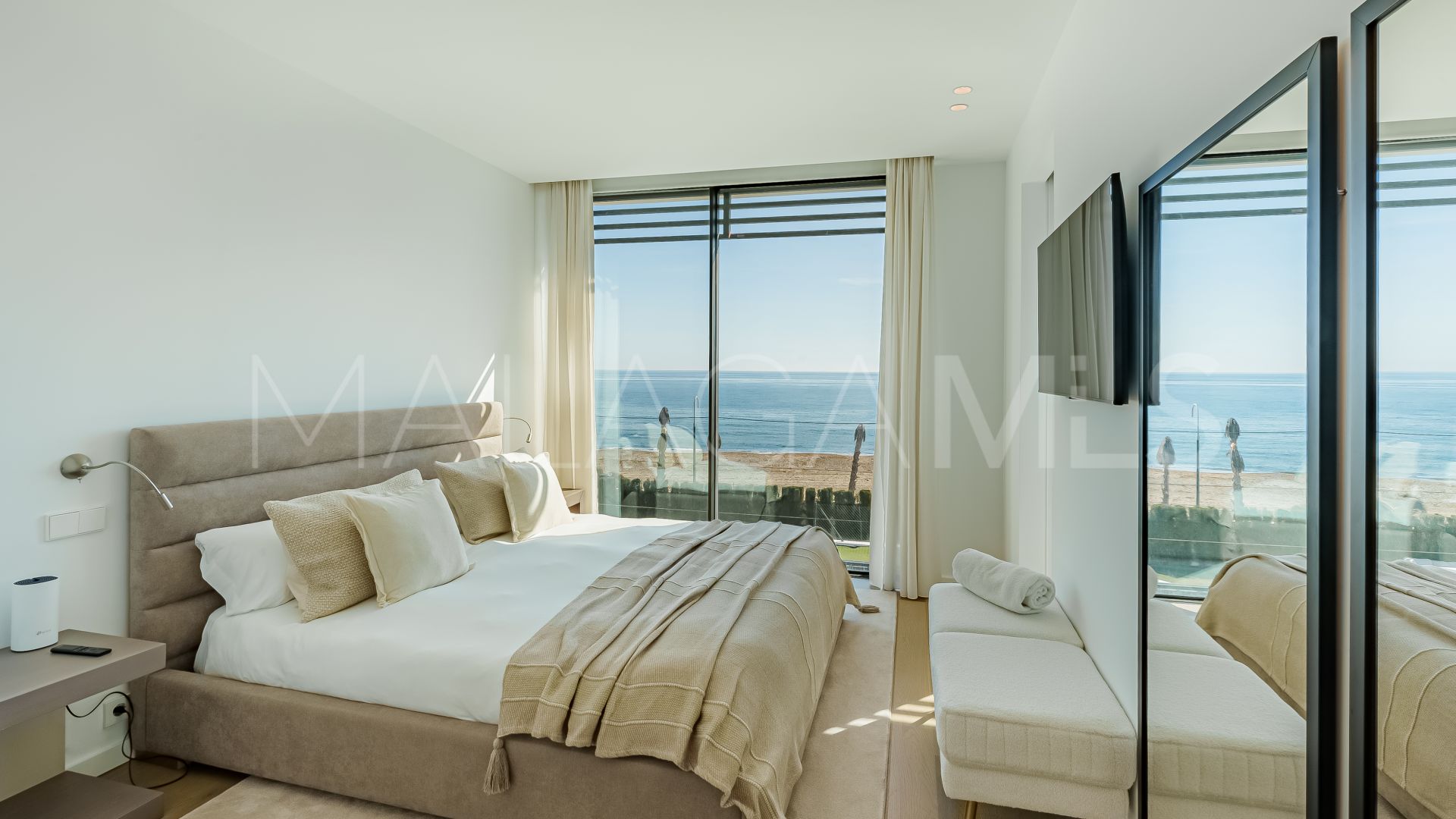 Villa for sale in Estepona