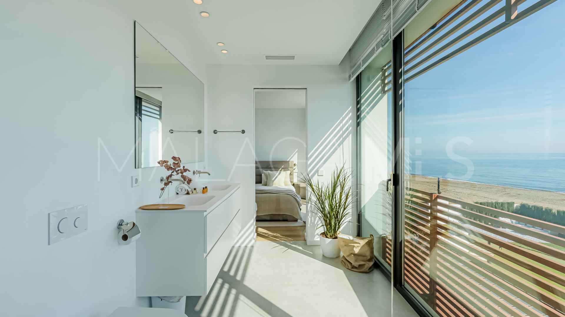 Villa for sale in Estepona