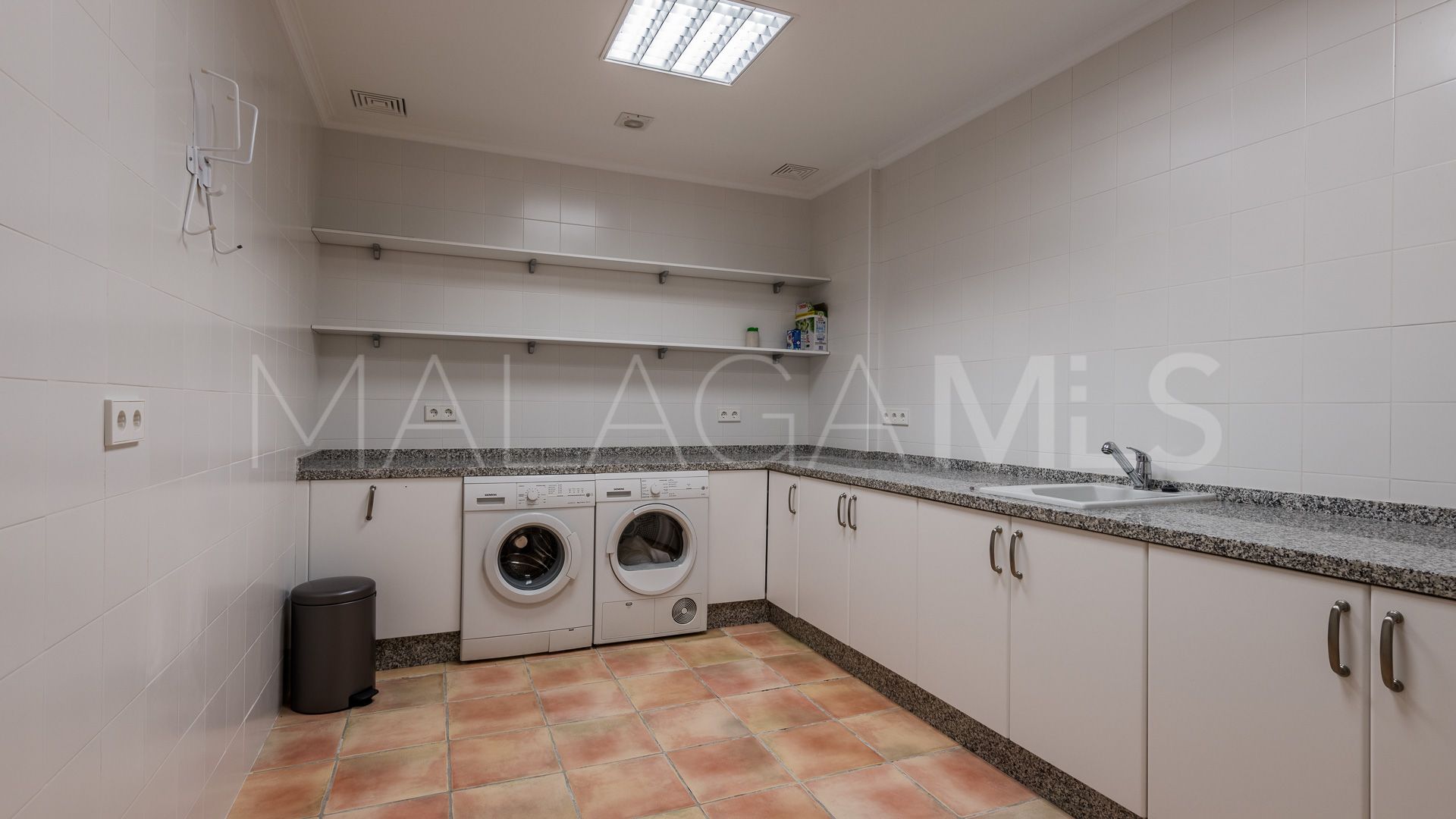 Villa for sale in Benahavis with 5 bedrooms