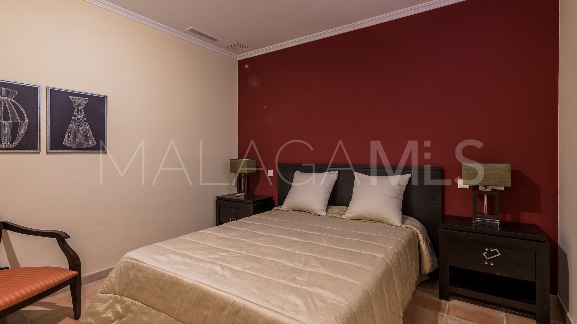 Villa for sale in Benahavis with 5 bedrooms