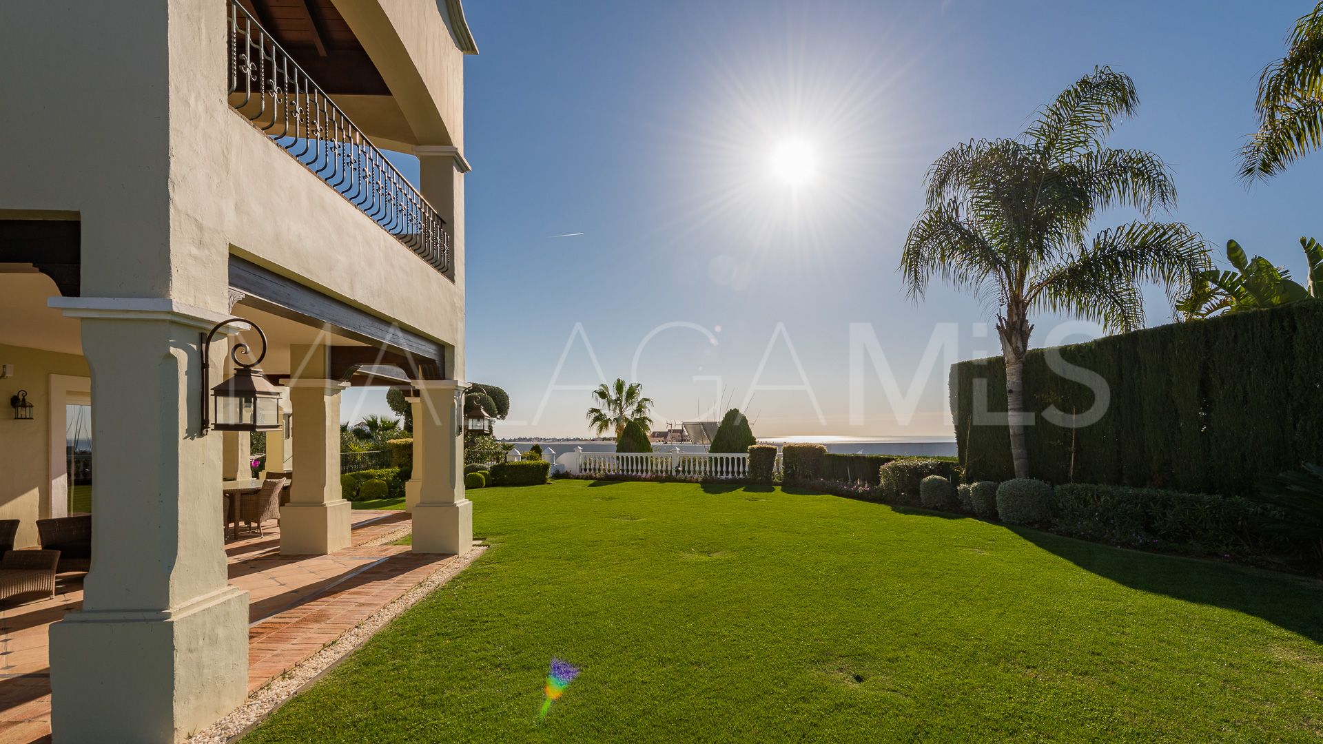 Villa for sale in Benahavis with 5 bedrooms