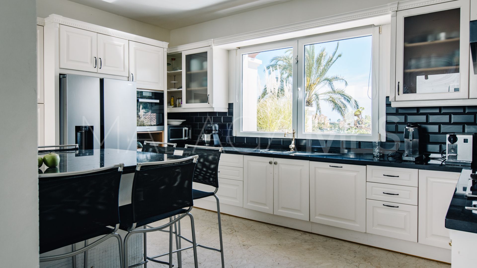 Villa for sale in Estepona