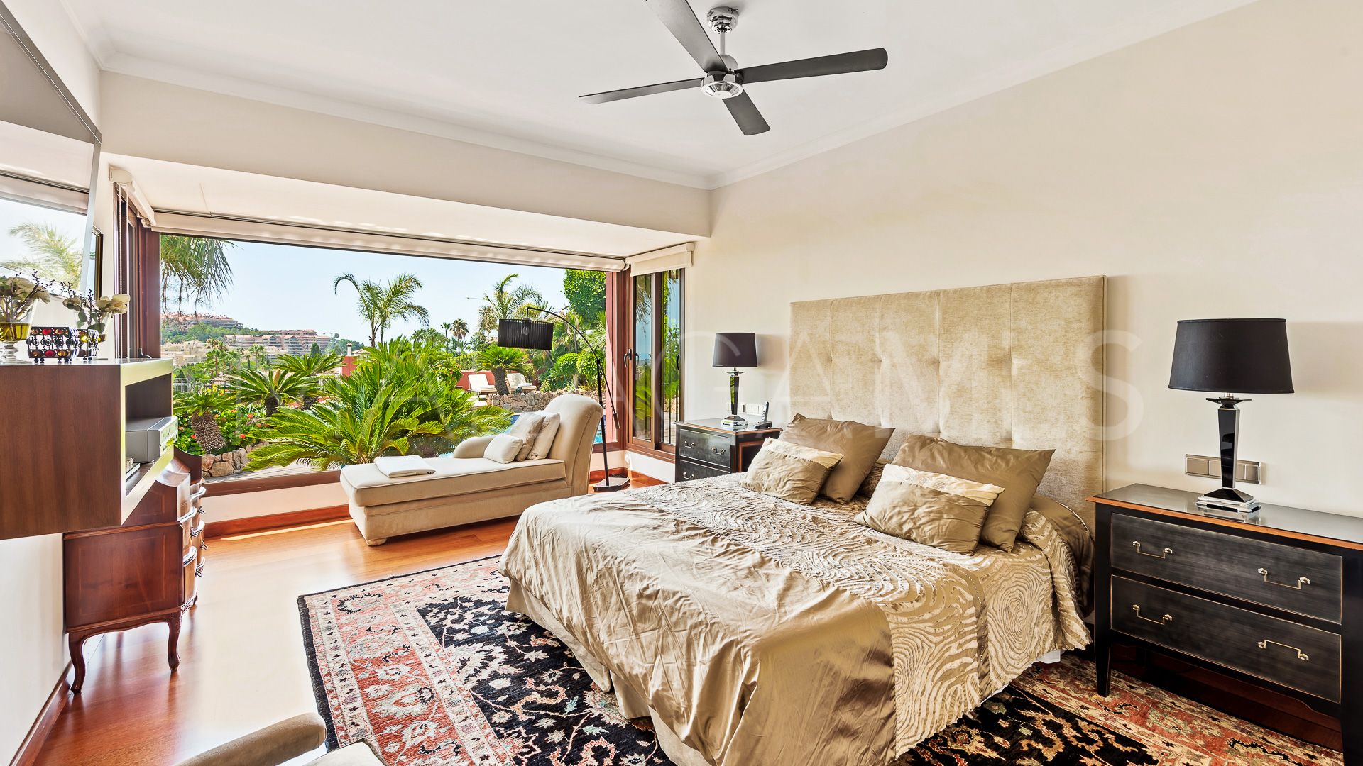 For sale 5 bedrooms villa in Nueva Andalucia
