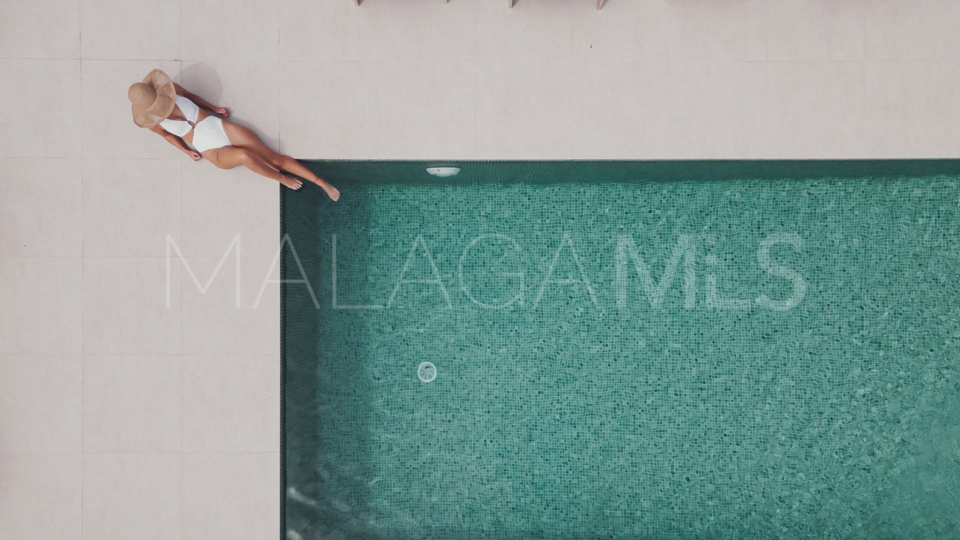 Nueva Andalucia 3 bedrooms ground floor apartment for sale