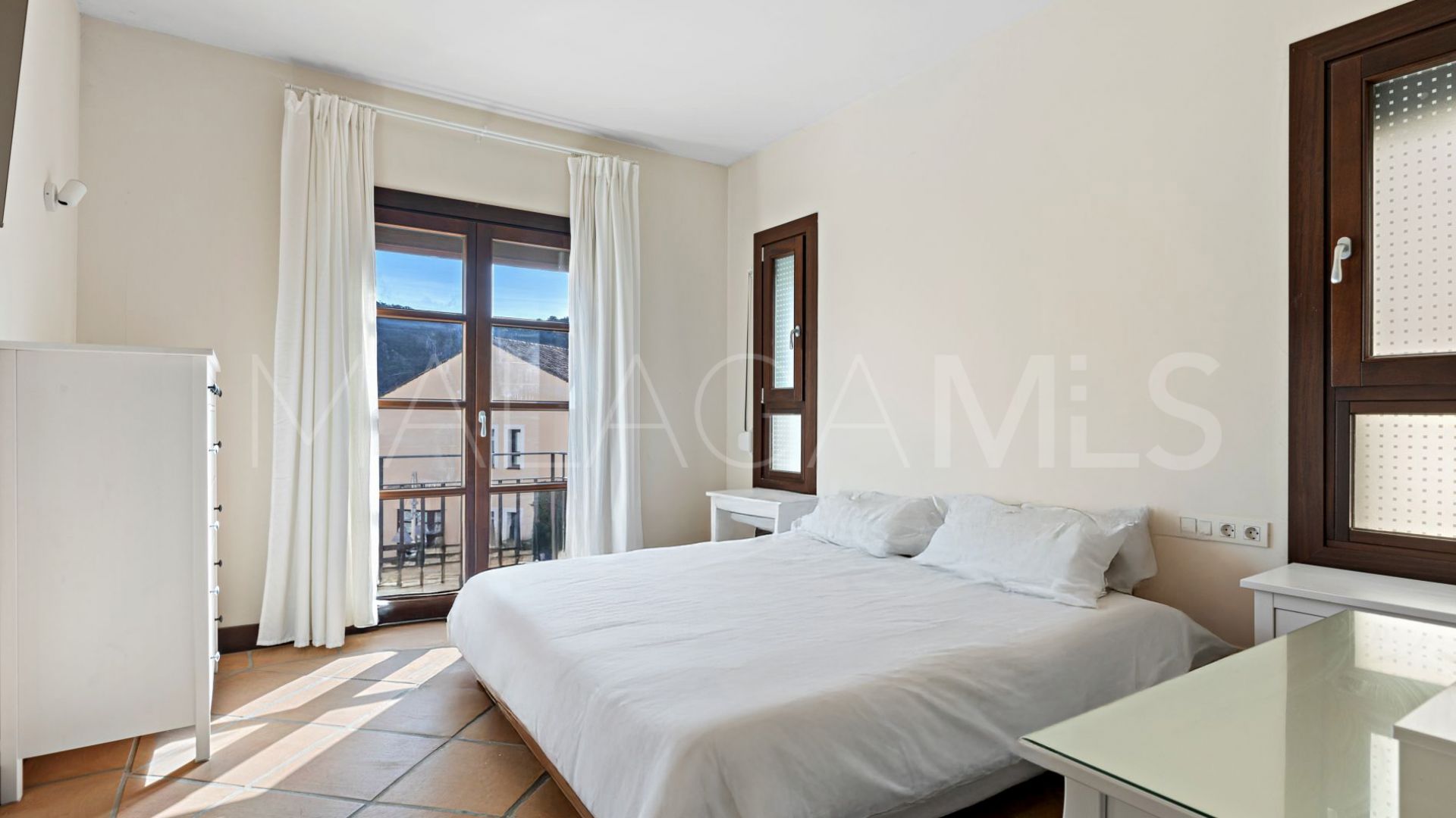 Buy adosado in El Casar with 4 bedrooms