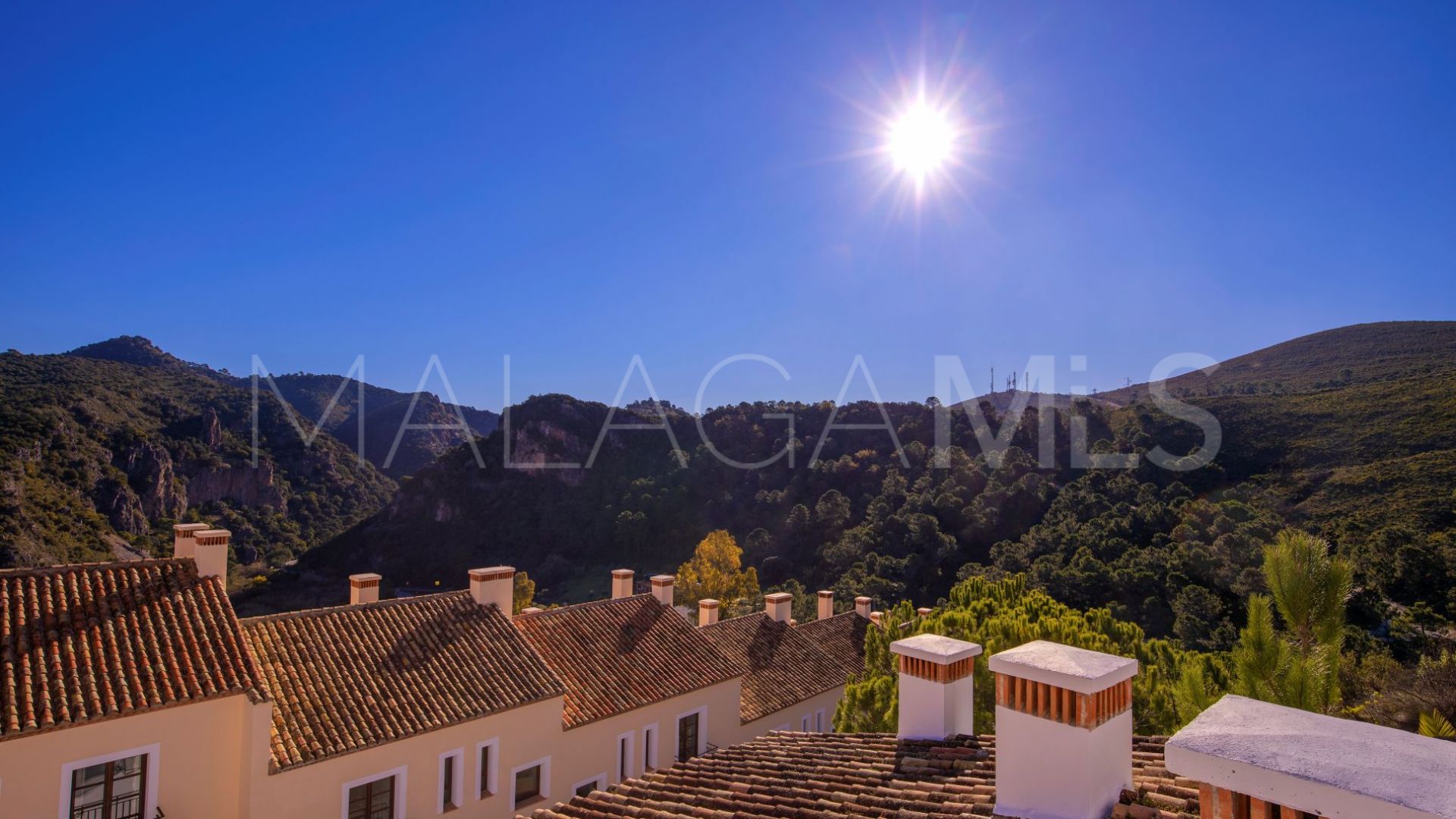 Buy adosado in El Casar with 4 bedrooms