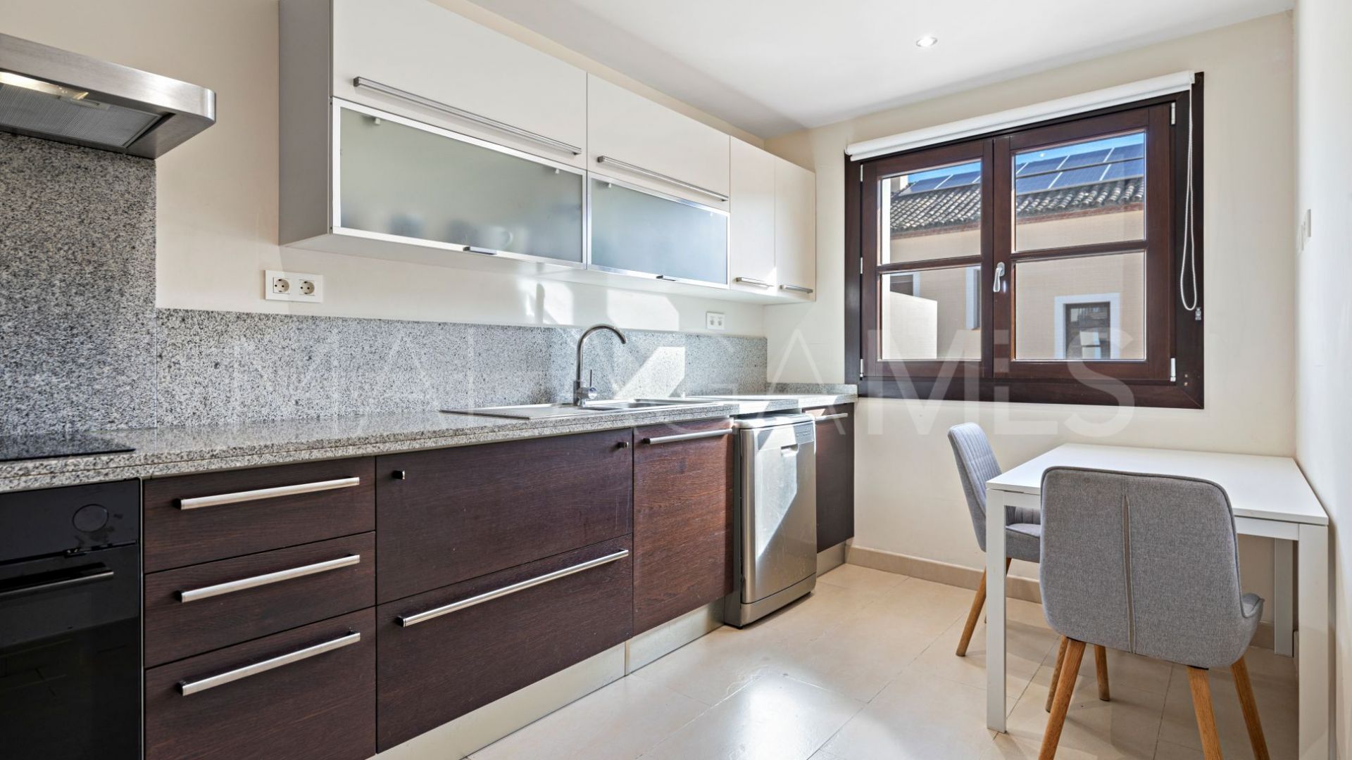 Buy adosado in El Casar with 4 bedrooms