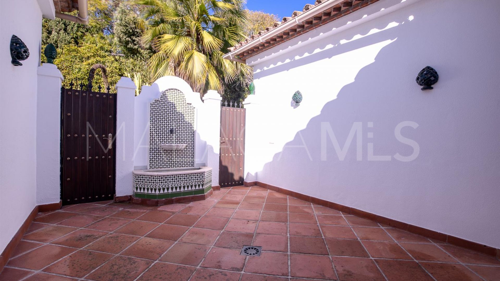 Villa for sale in Guadalmina Baja