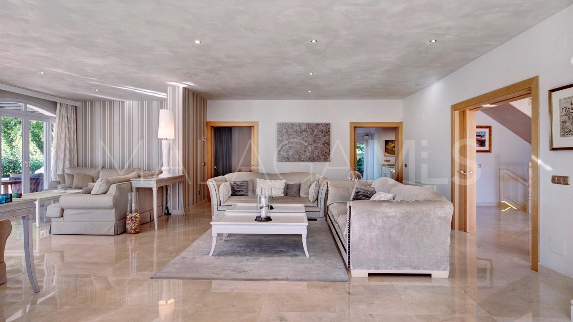 Villa for sale in Guadalmina Baja
