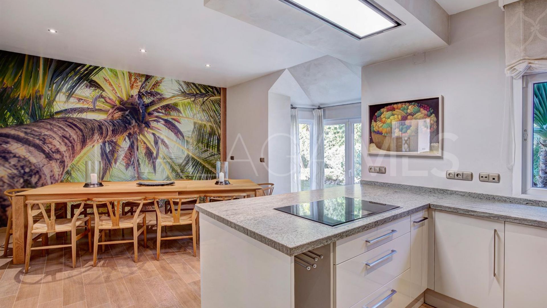 Villa for sale in Guadalmina Baja