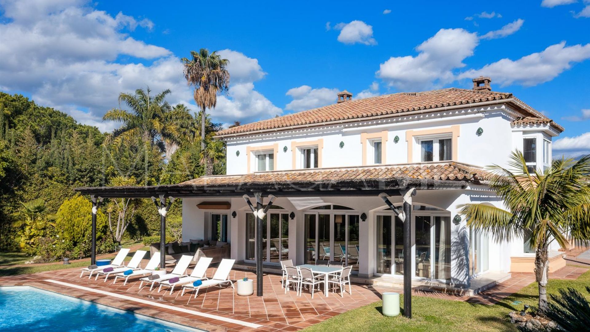 Villa for sale in Guadalmina Baja