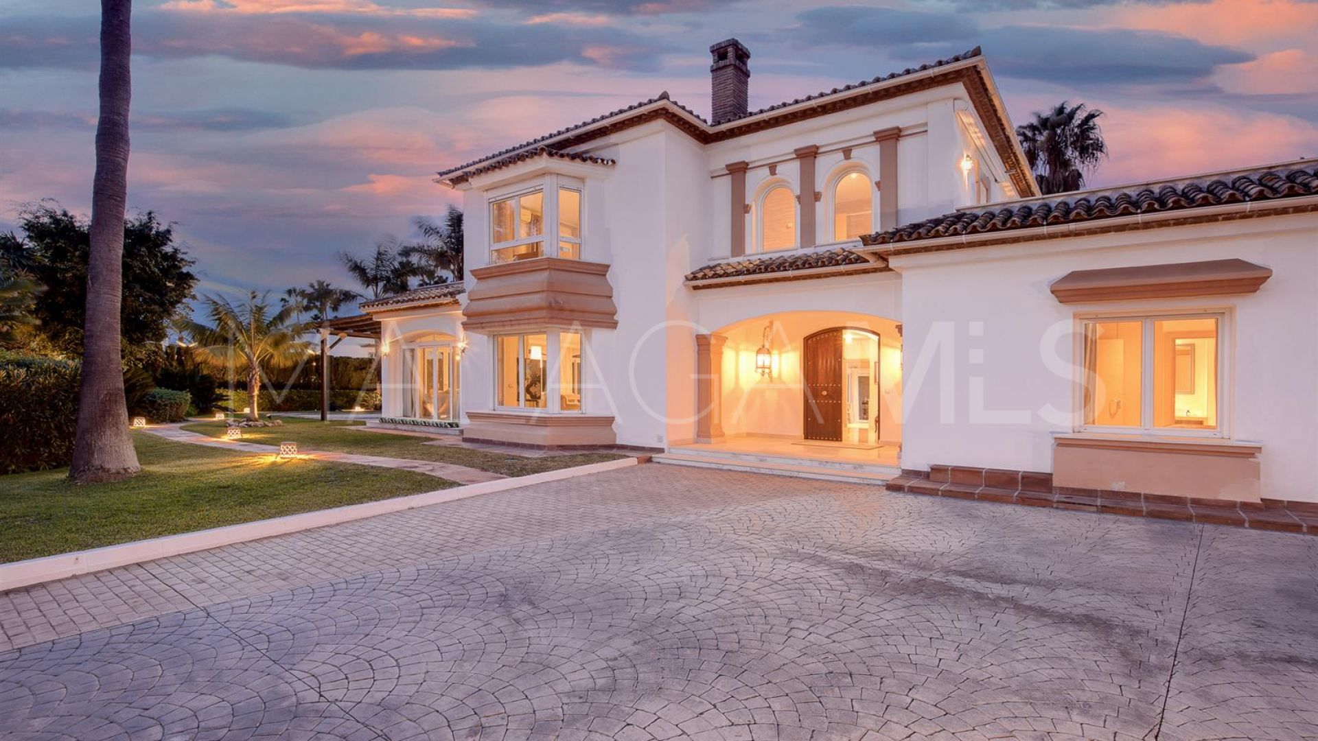 Villa for sale in Guadalmina Baja