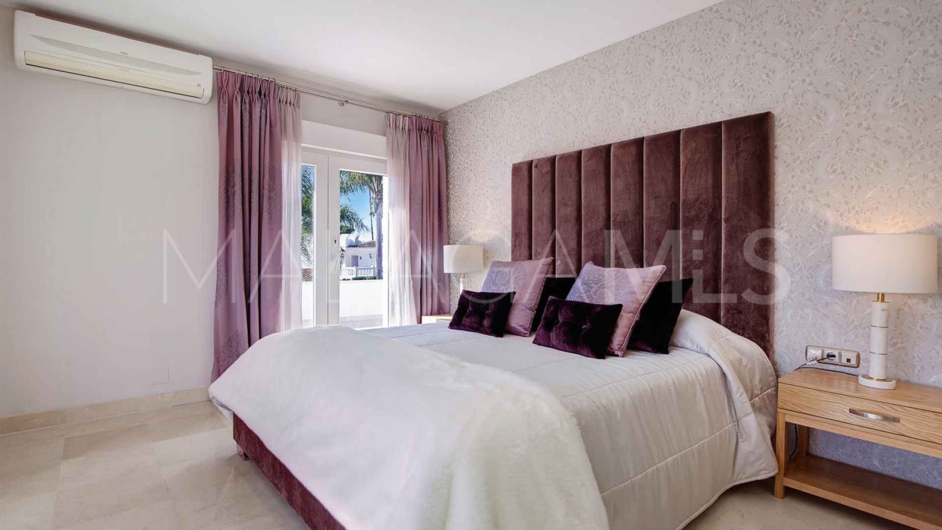 Villa for sale in Guadalmina Baja