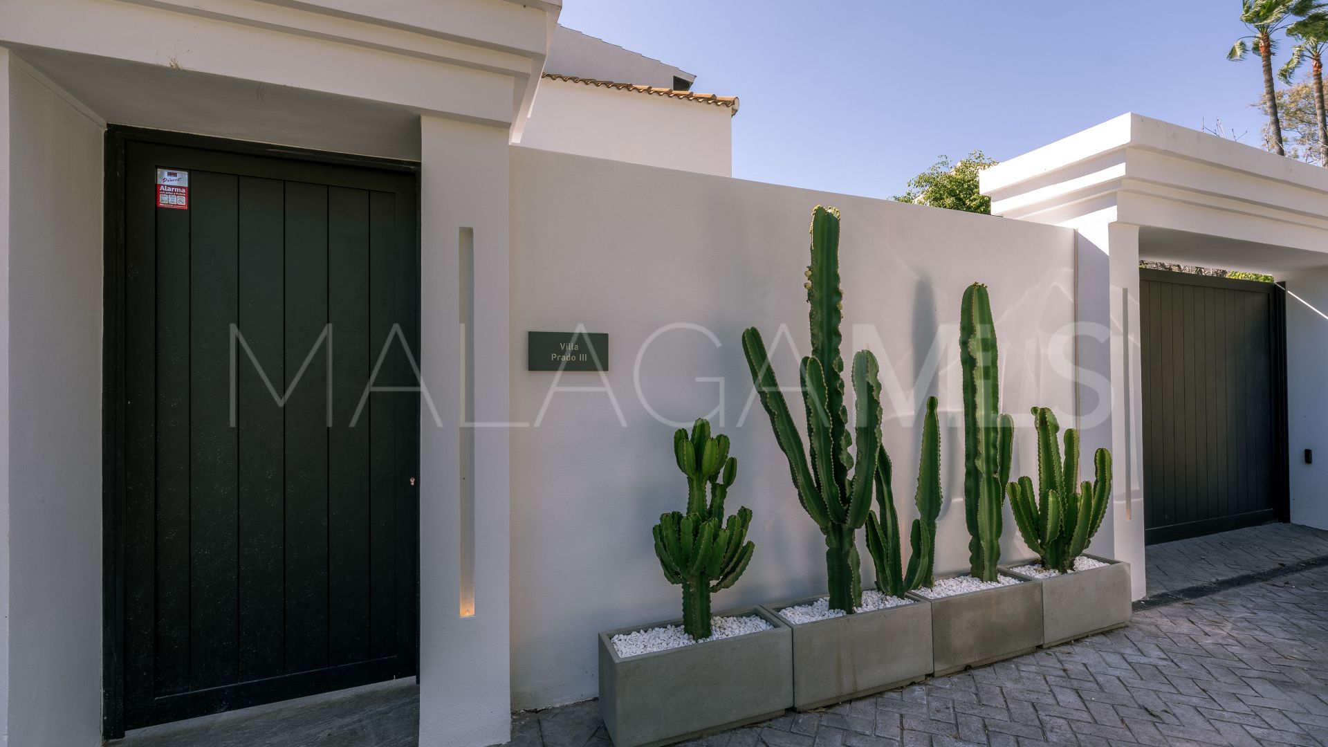 Villa for sale in Nueva Andalucia