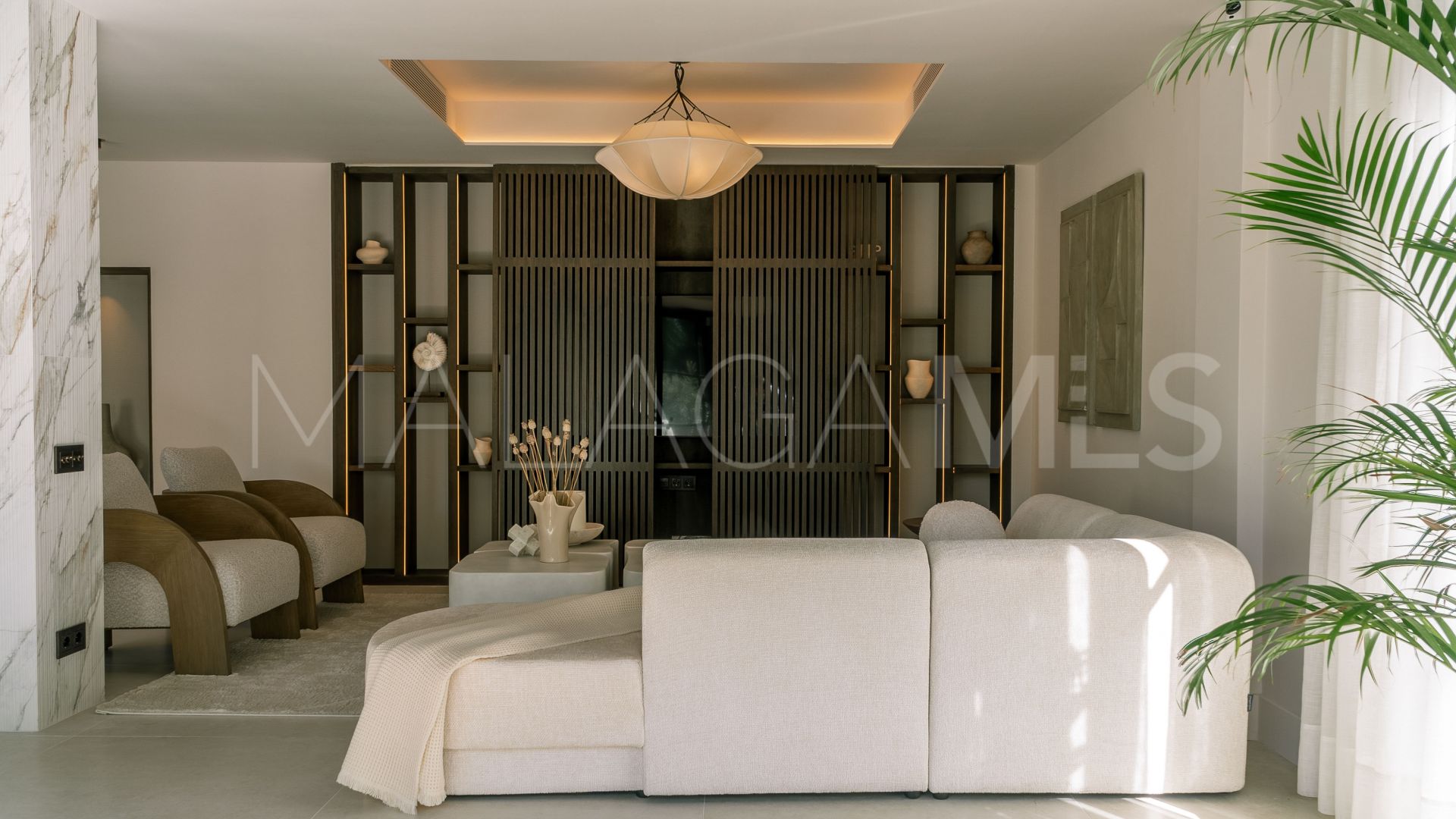 Villa for sale in Nueva Andalucia