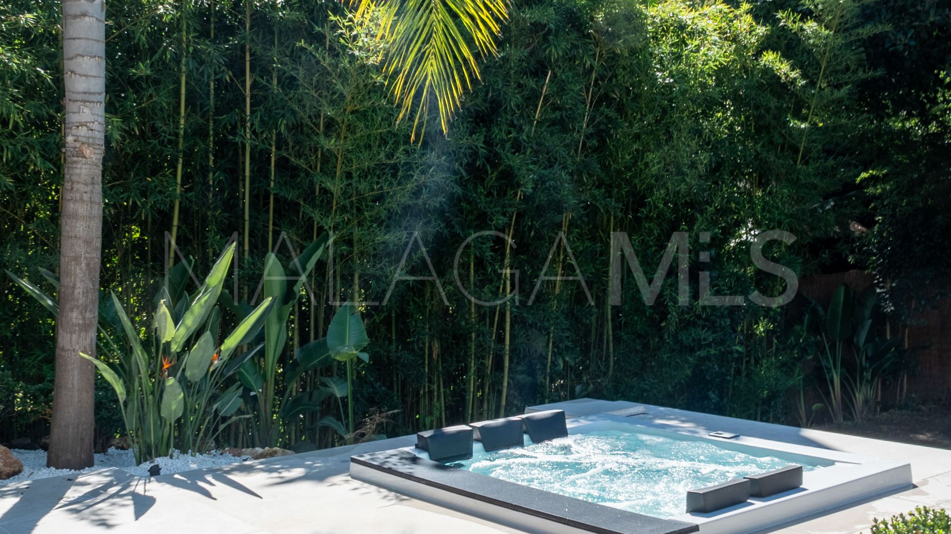 Villa for sale in Nueva Andalucia