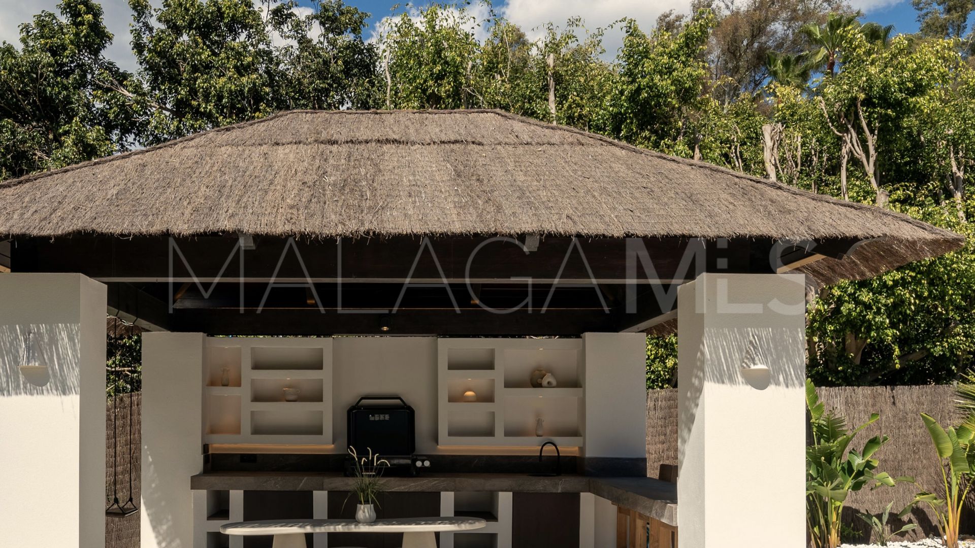Villa for sale in Nueva Andalucia