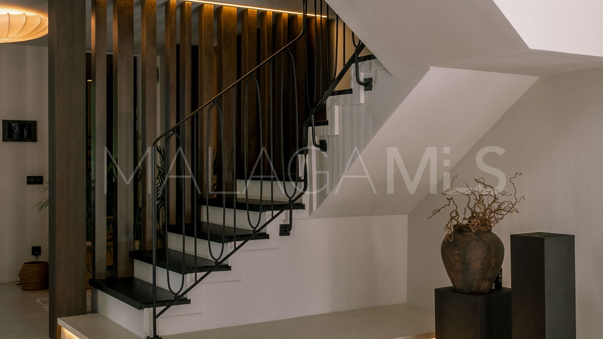 Villa for sale in Nueva Andalucia