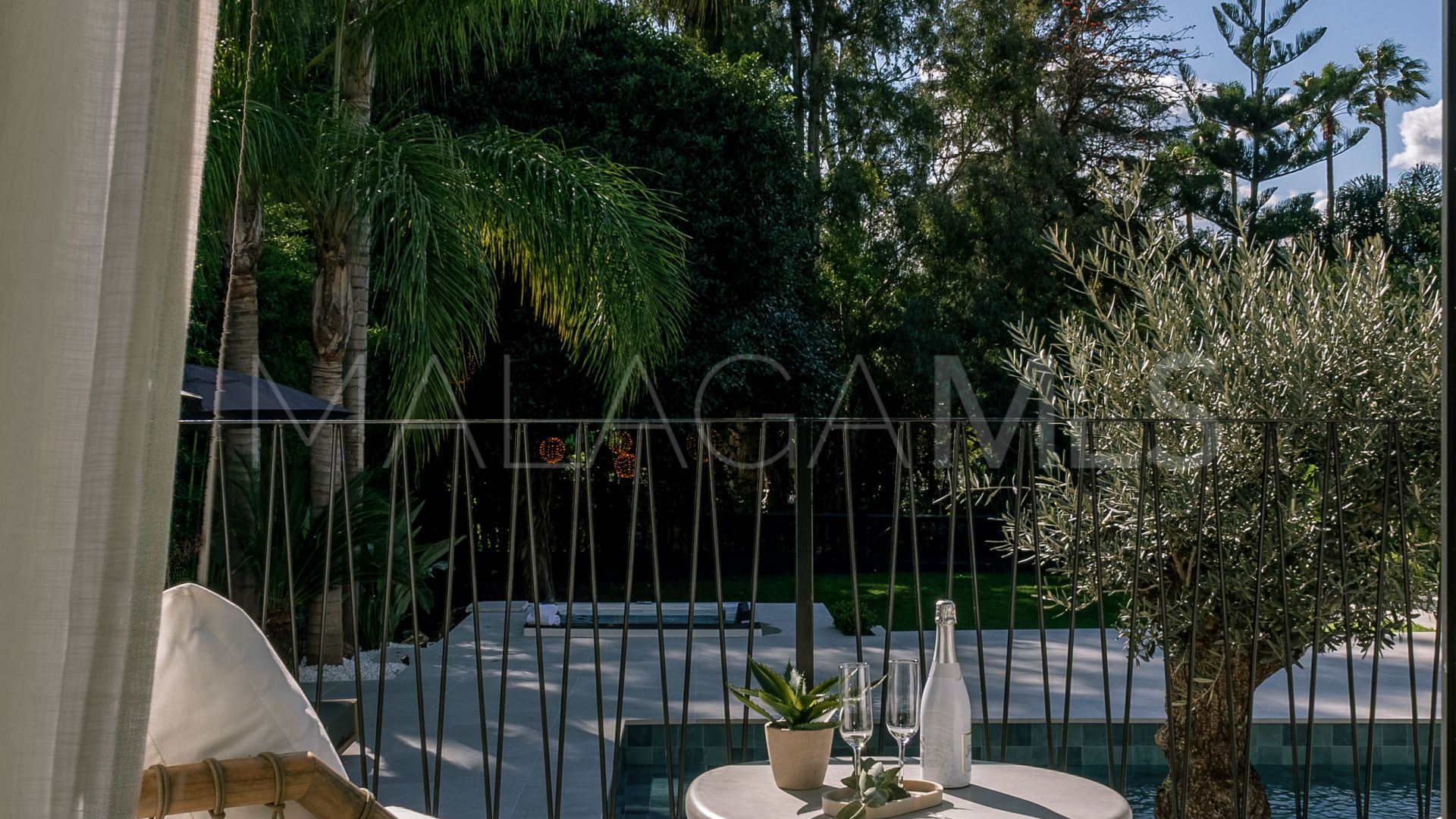 Villa for sale in Nueva Andalucia
