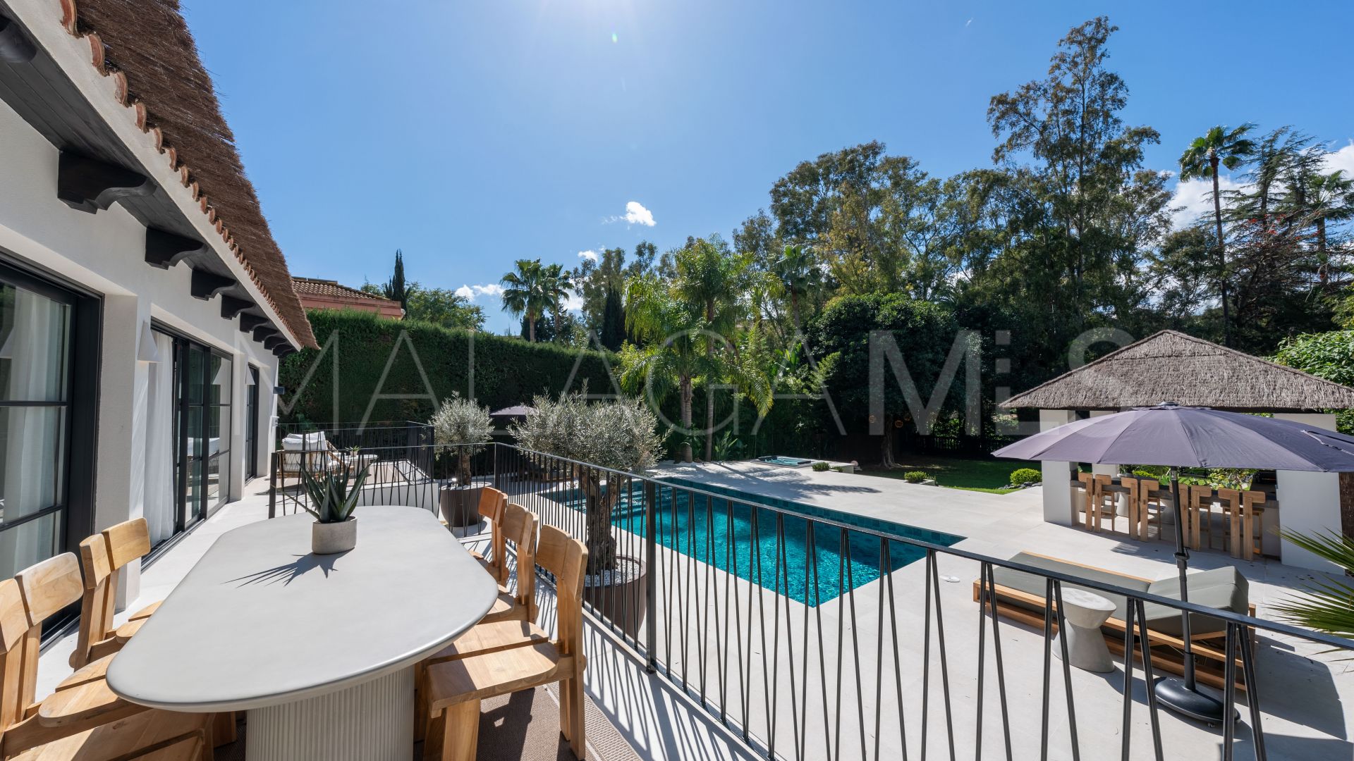Villa for sale in Nueva Andalucia