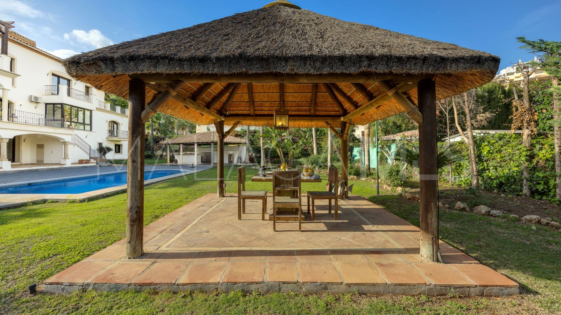 Buy villa in Los Arqueros with 6 bedrooms