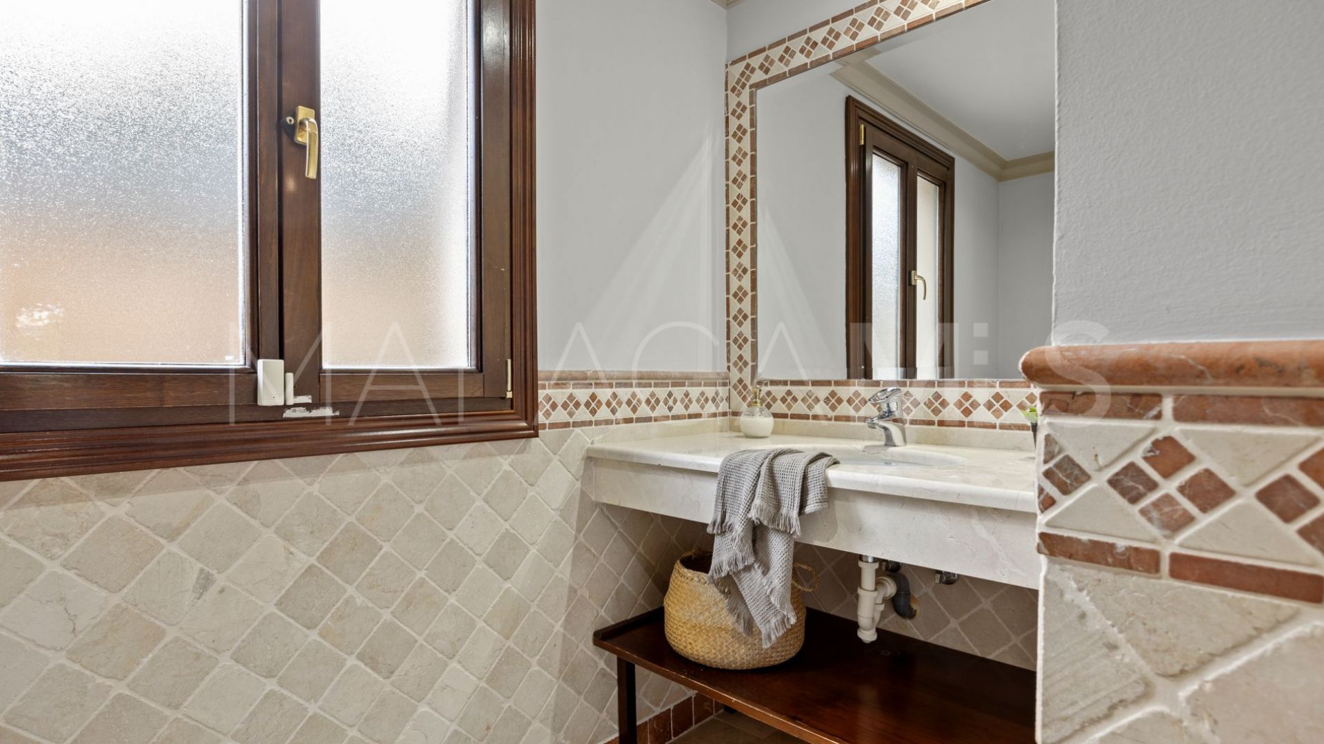 Buy villa in Los Arqueros with 6 bedrooms
