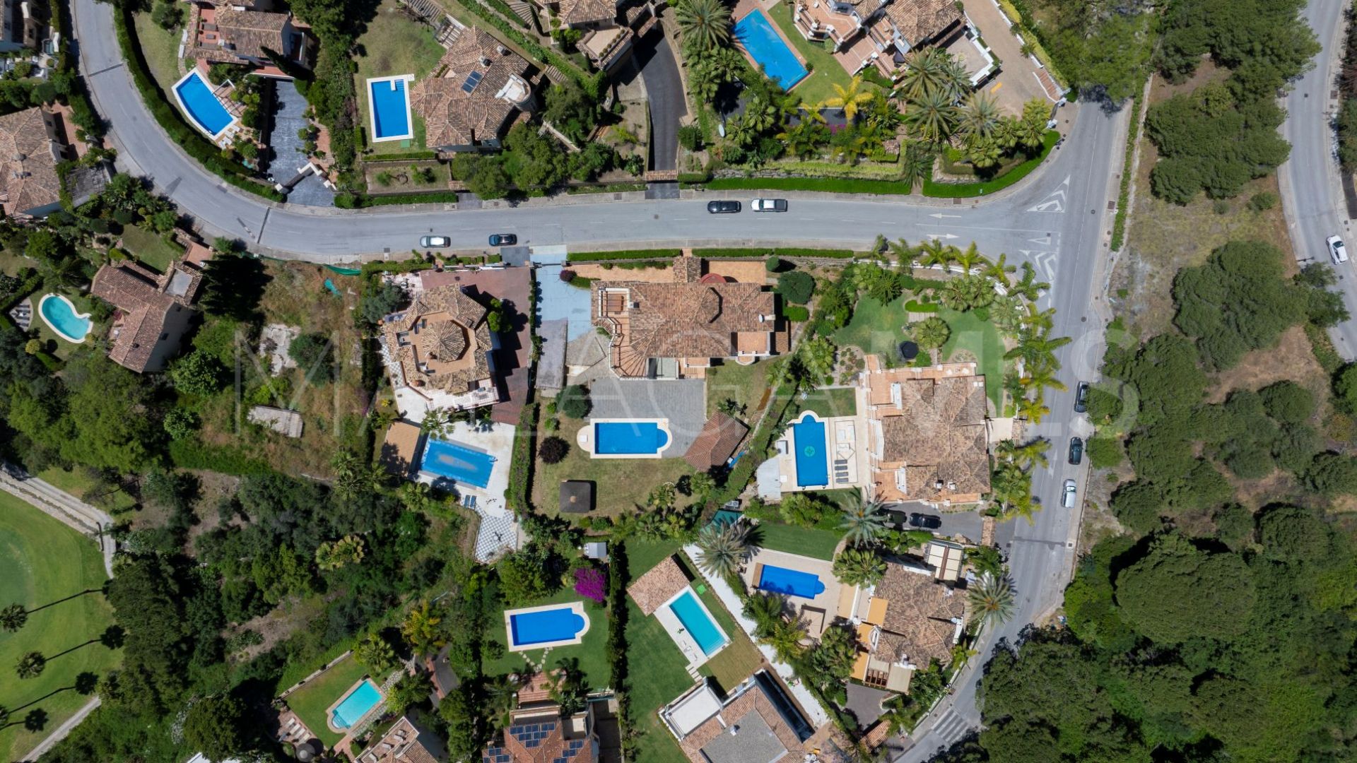 Buy villa in Los Arqueros with 6 bedrooms