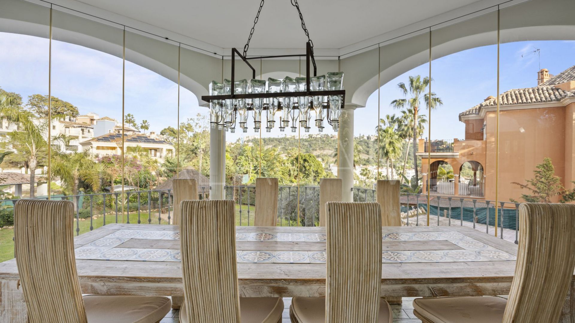 Buy villa in Los Arqueros with 6 bedrooms