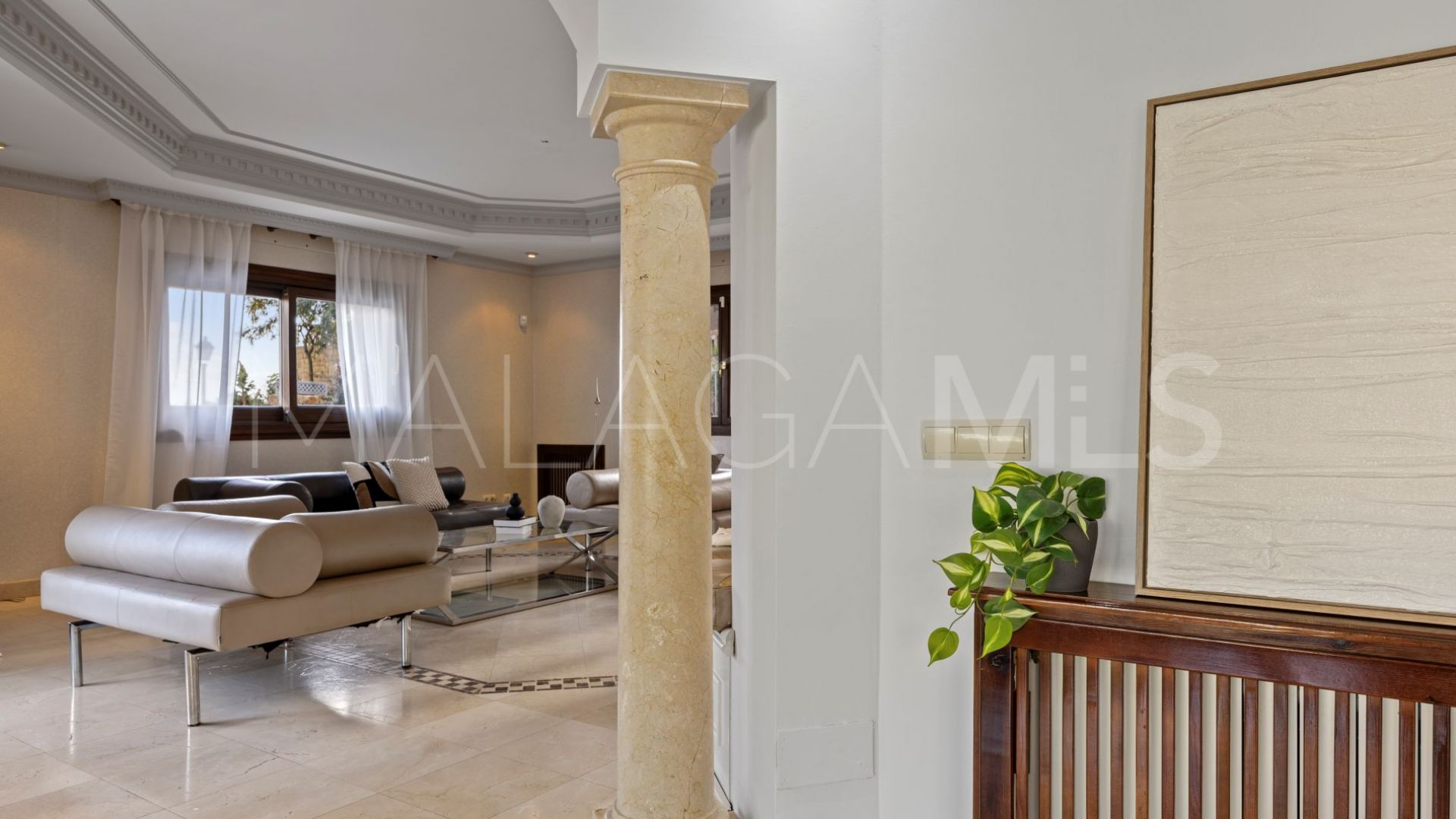 Buy villa in Los Arqueros with 6 bedrooms