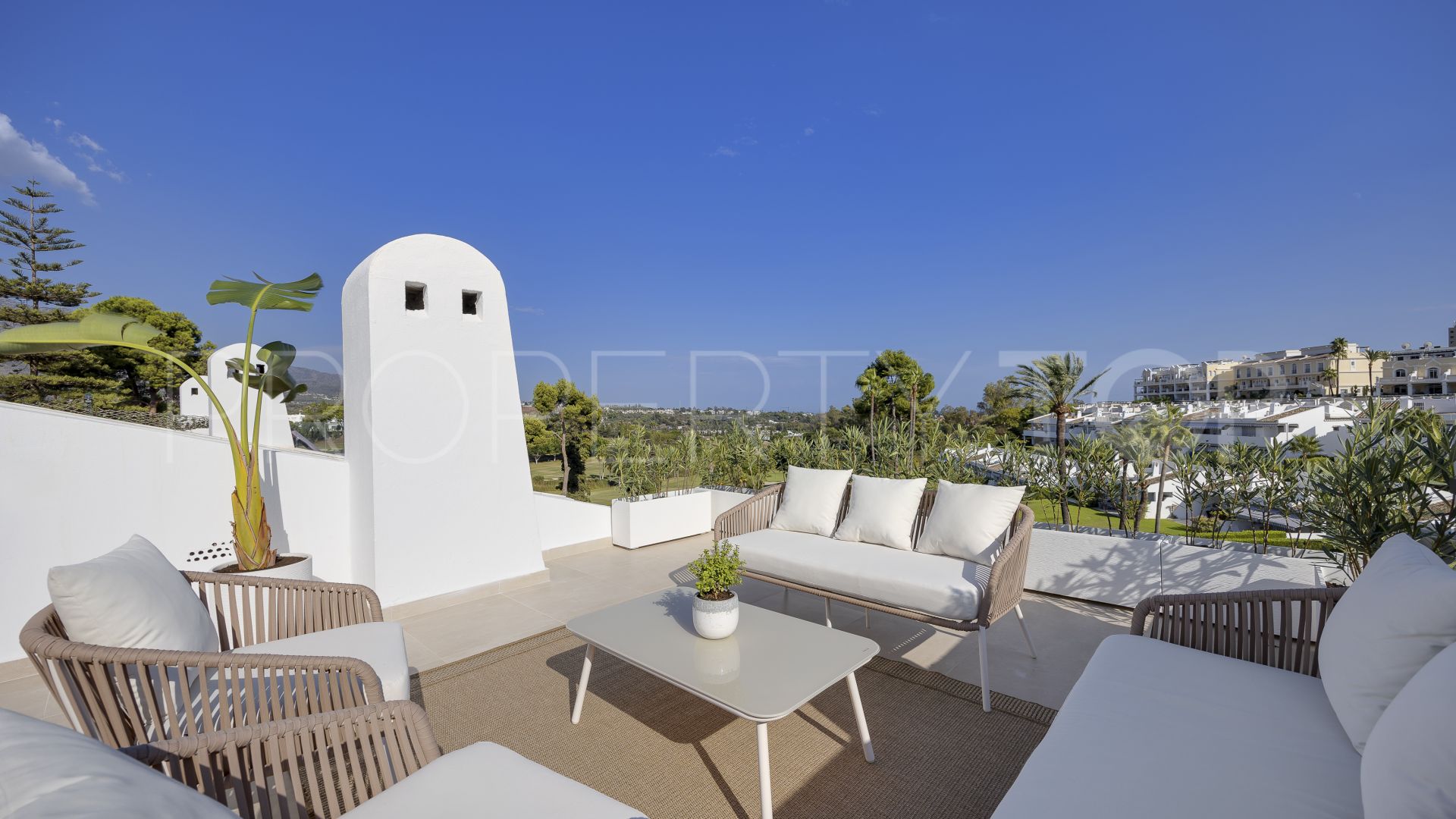 Penthouse for sale in Los Dragos with 3 bedrooms