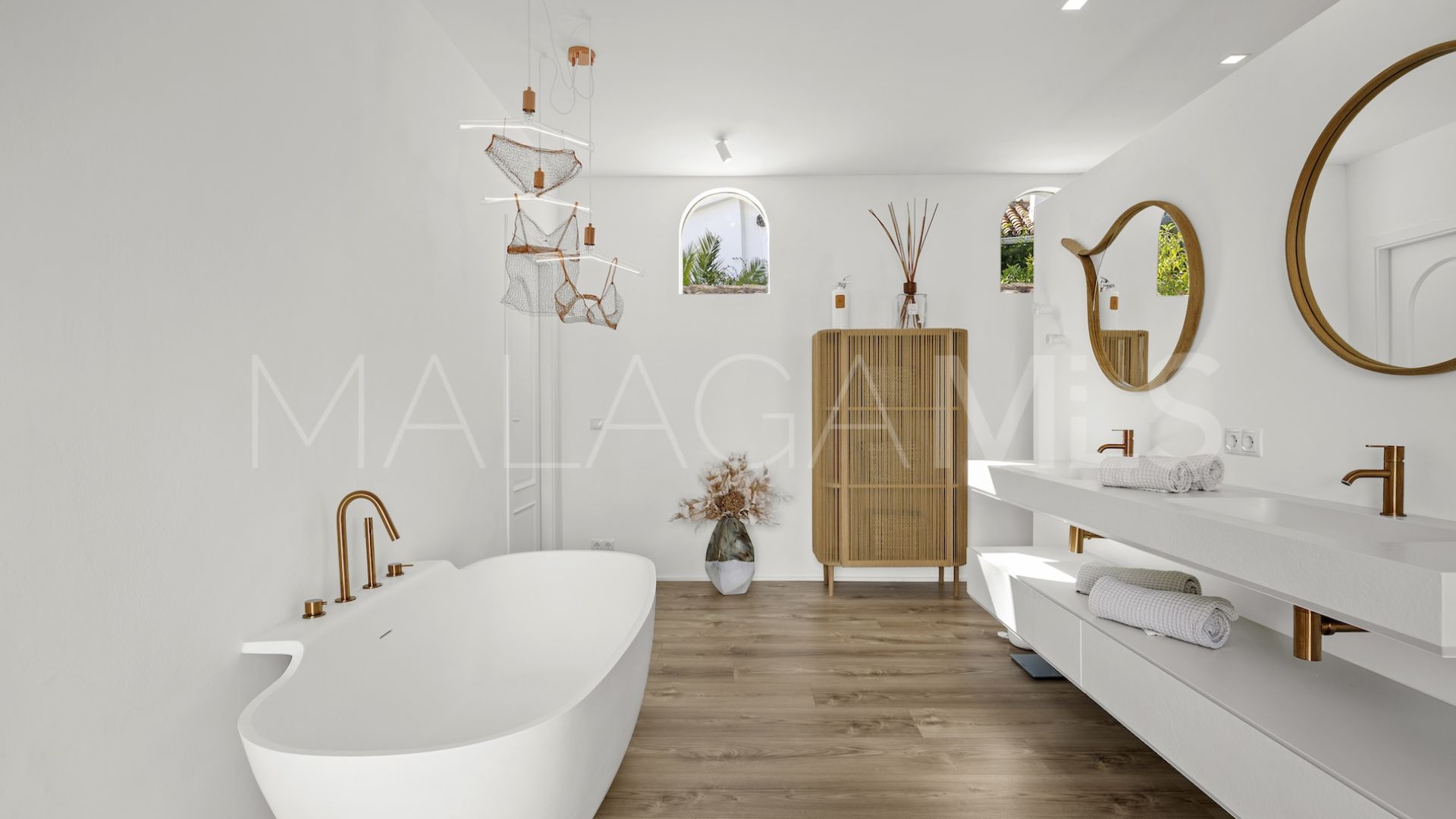 Villa for sale in Guadalmina Alta