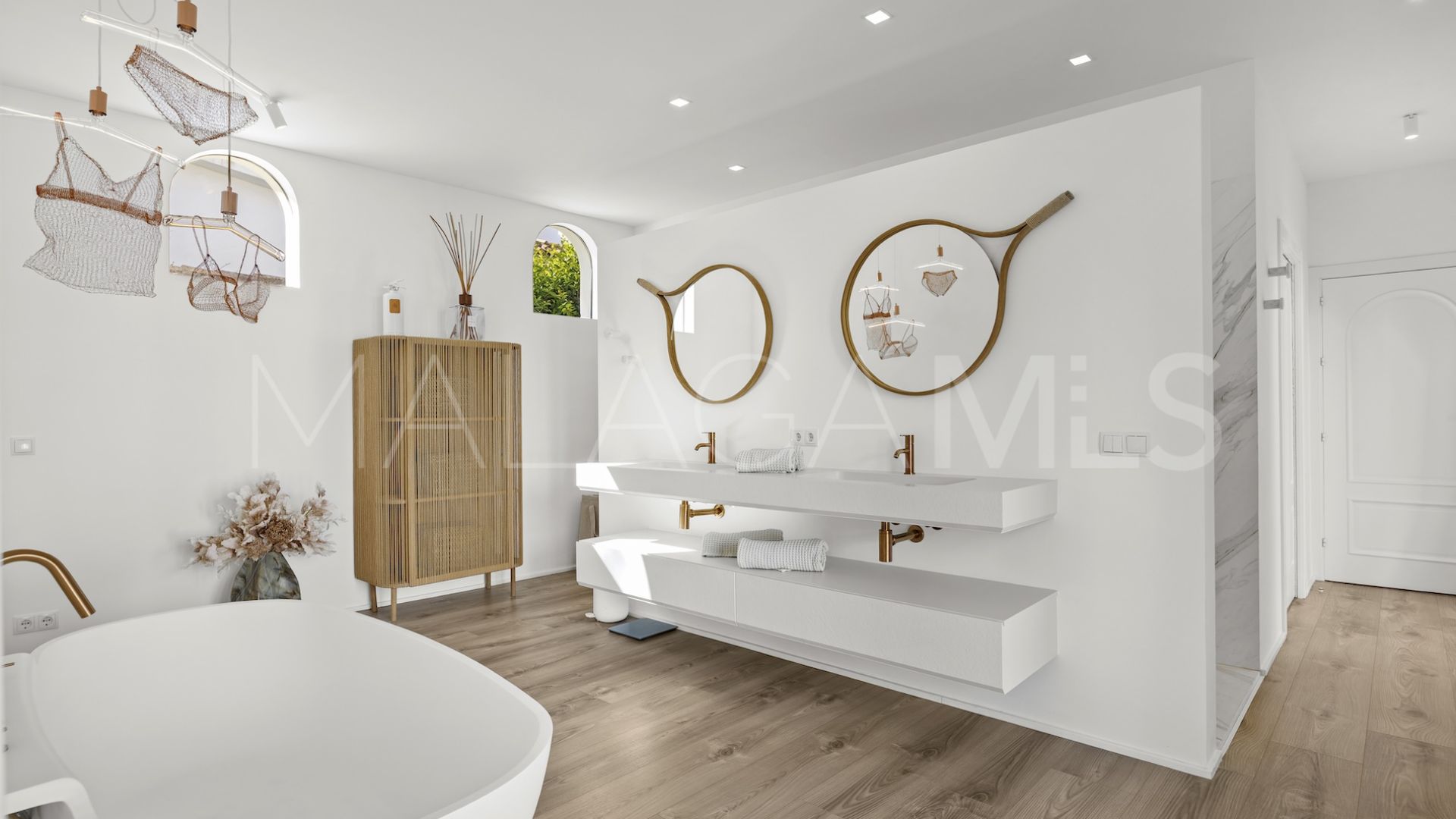 Villa for sale in Guadalmina Alta