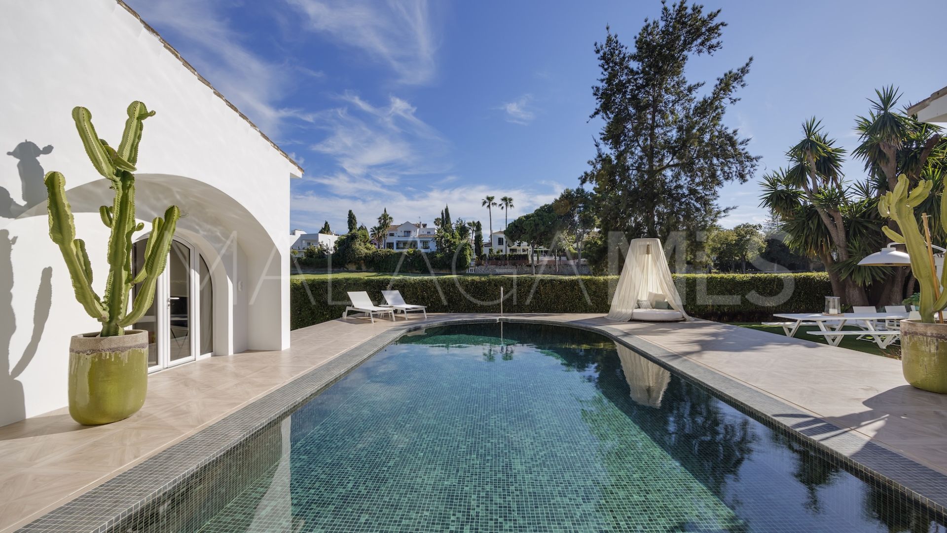 Villa for sale in Guadalmina Alta
