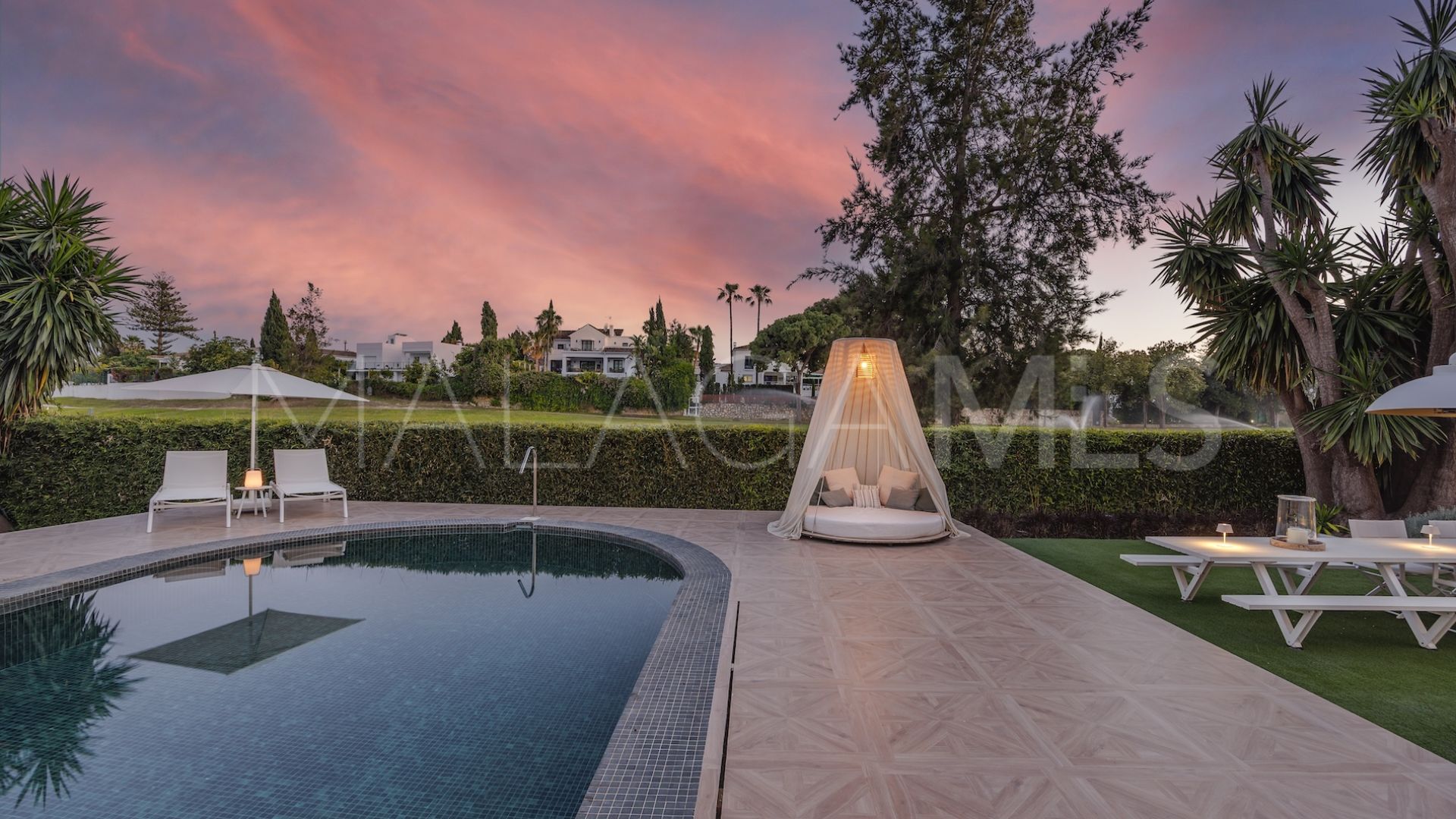 Villa for sale in Guadalmina Alta