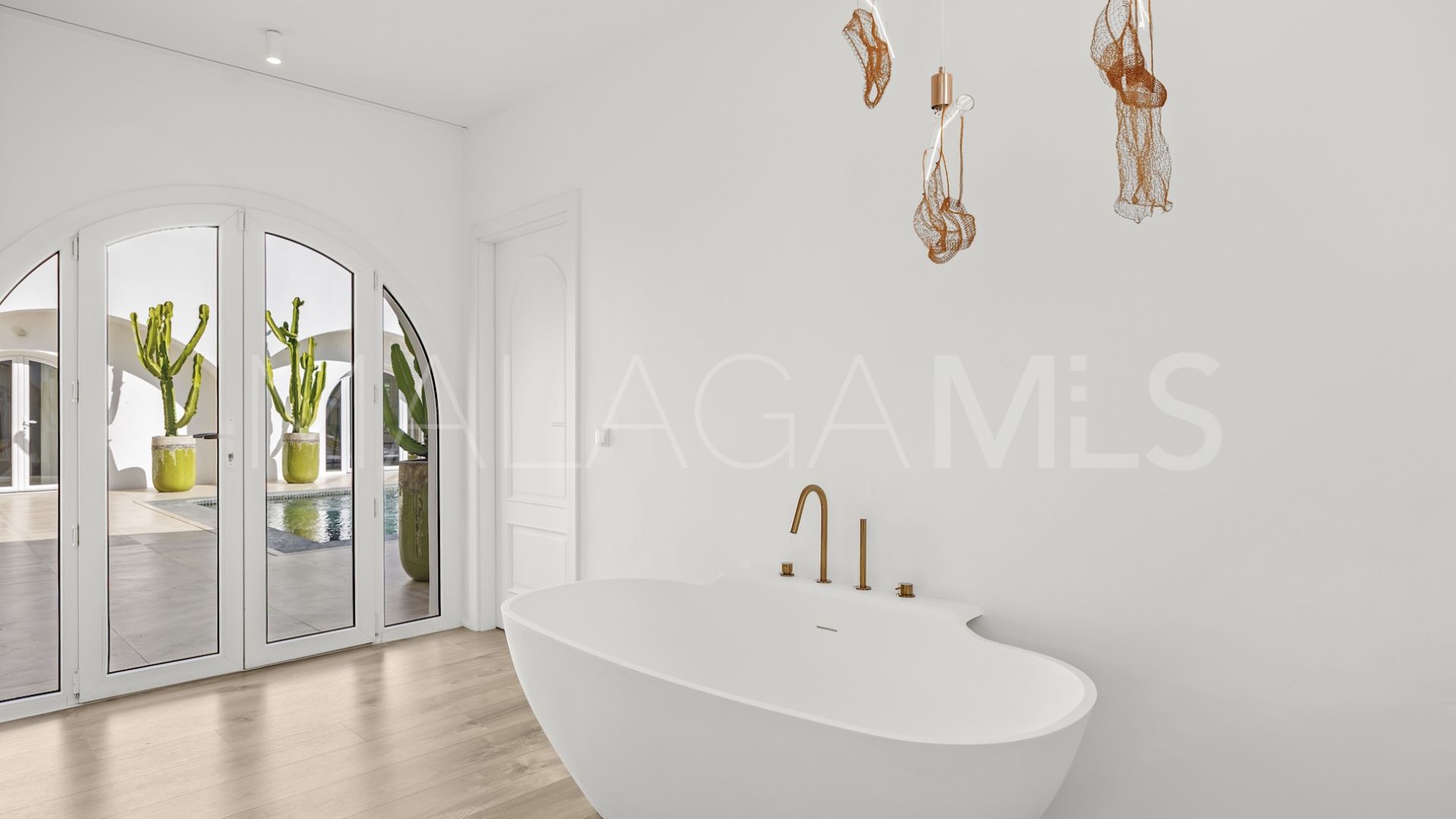 Villa for sale in Guadalmina Alta