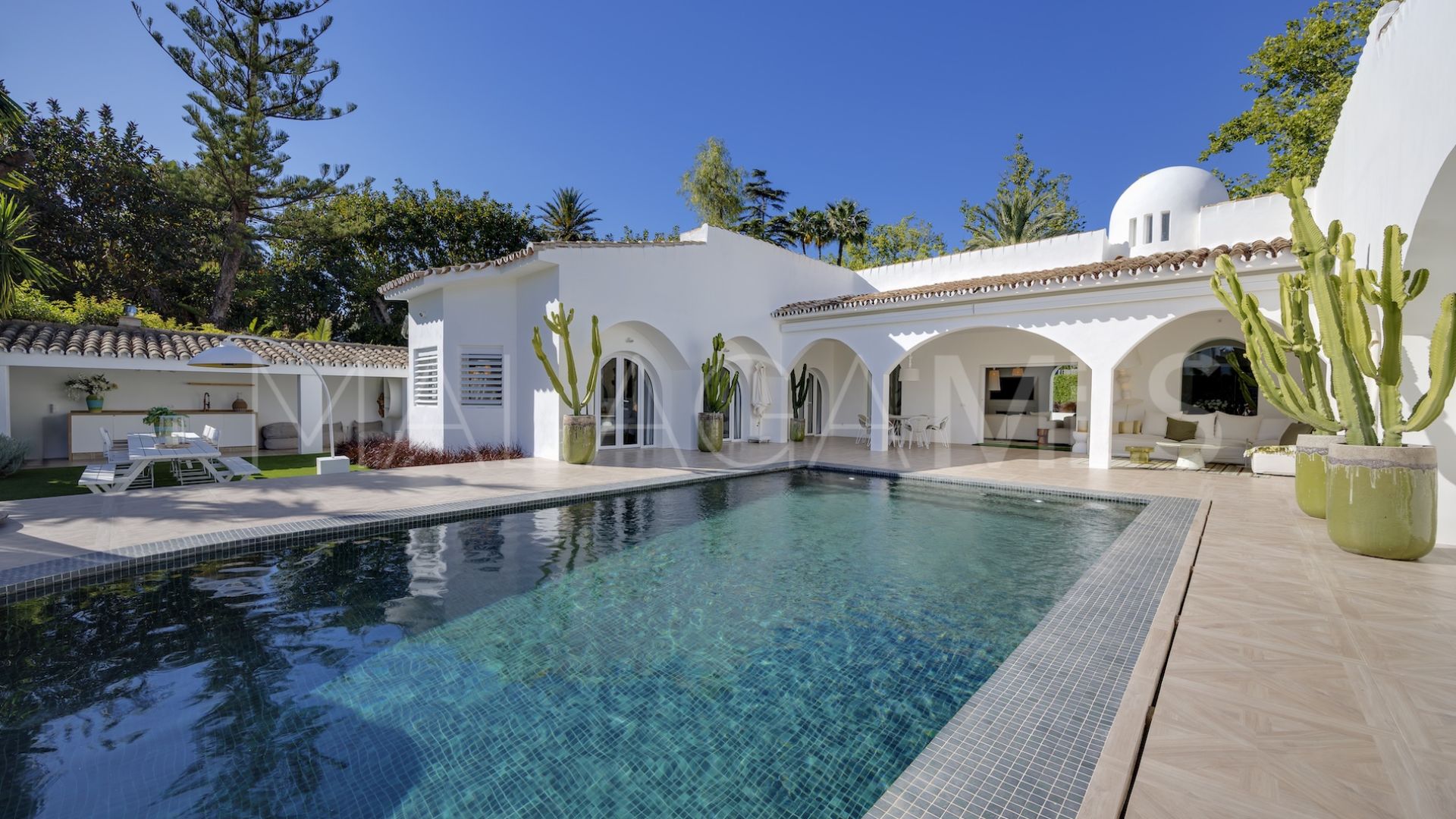 Villa for sale in Guadalmina Alta