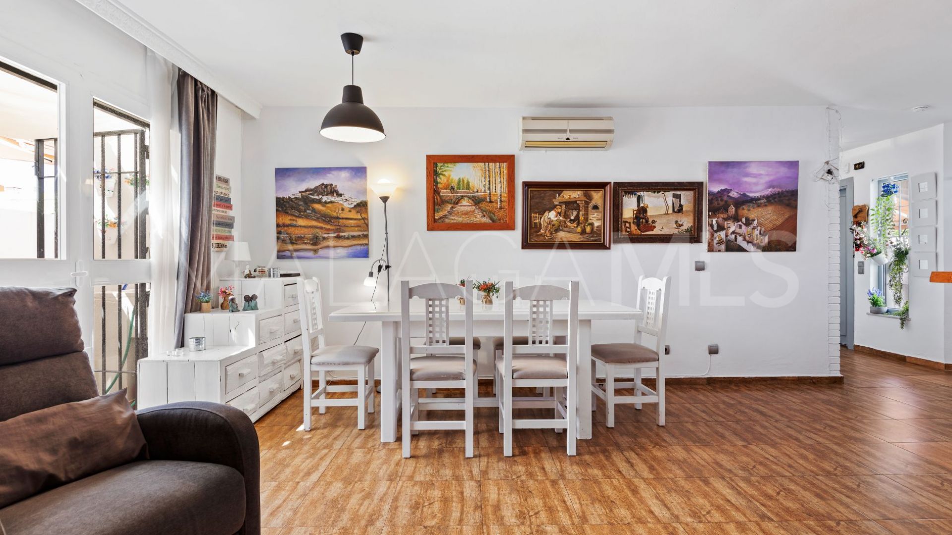 Hus i byn for sale in Los Pacos
