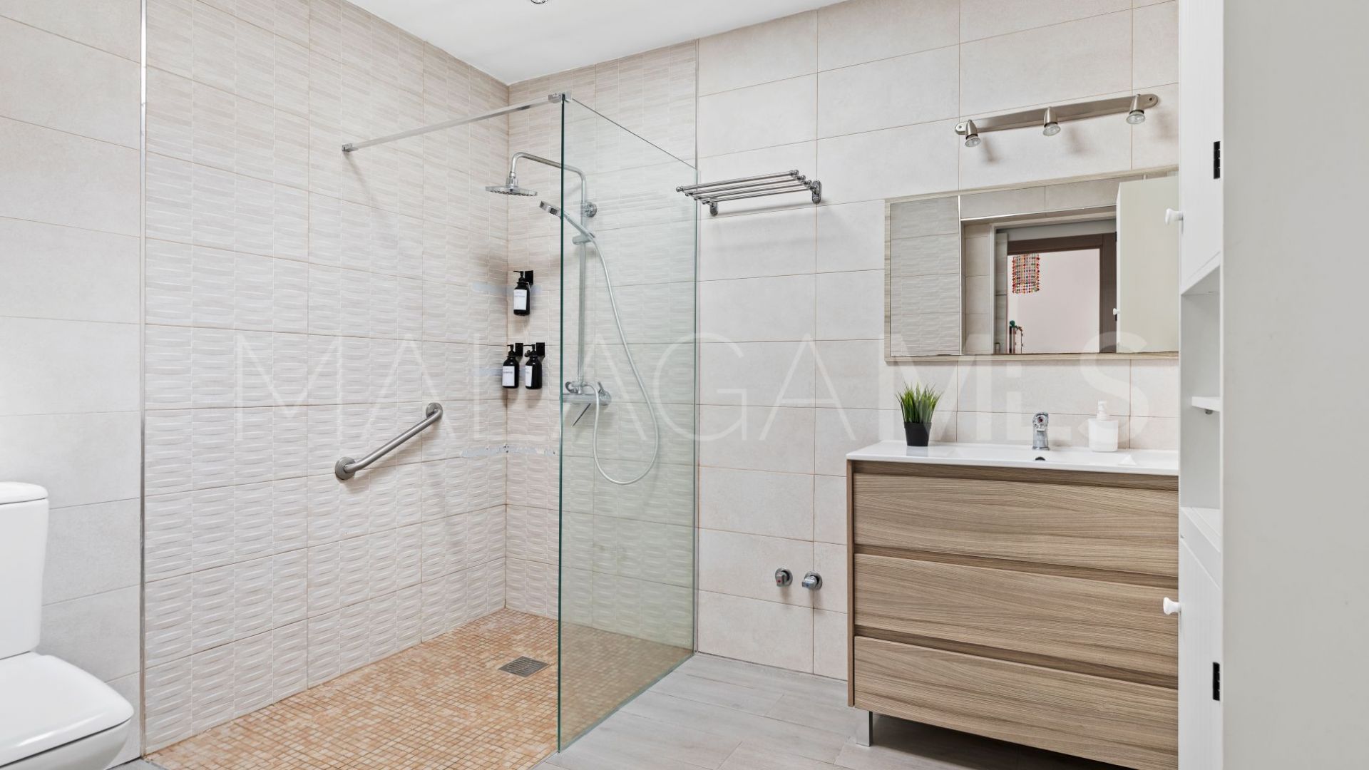 Hus i byn for sale in Los Pacos