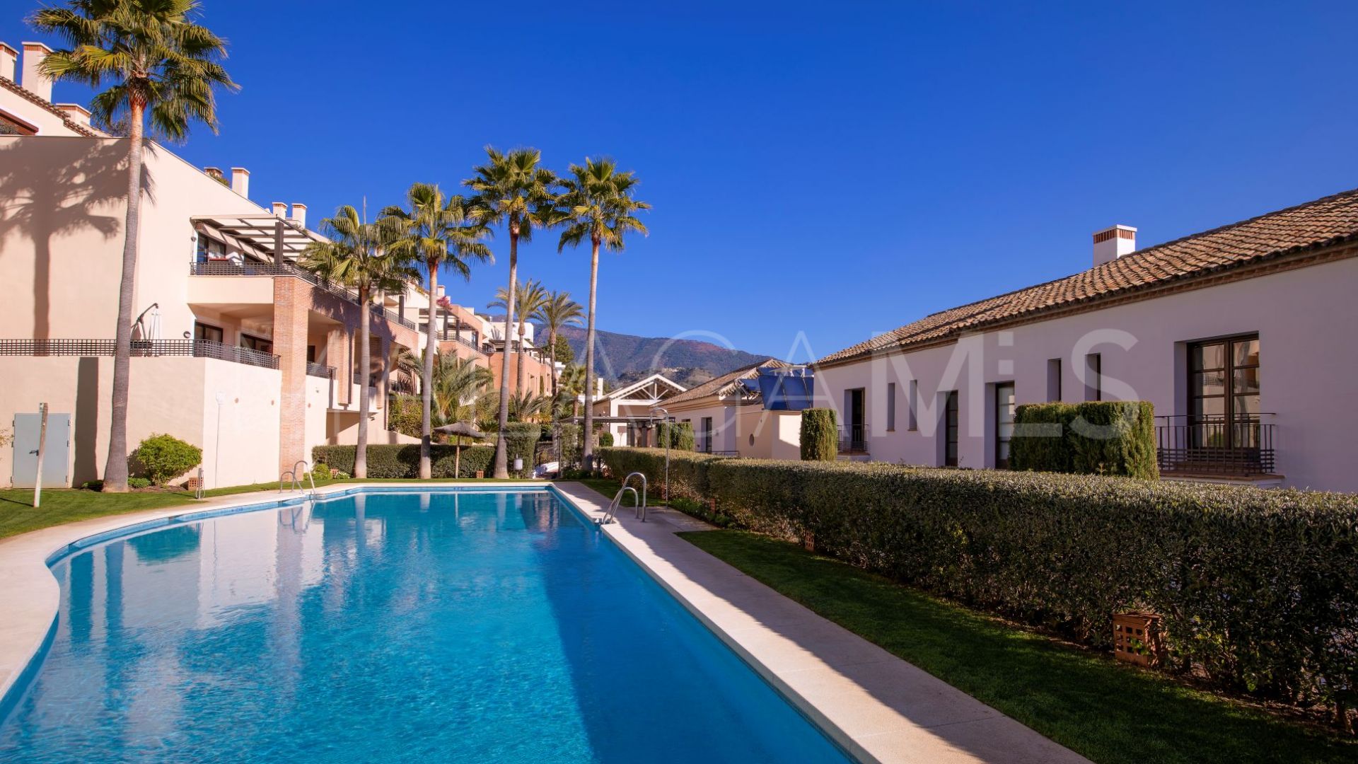 Buy adosado in El Casar with 4 bedrooms