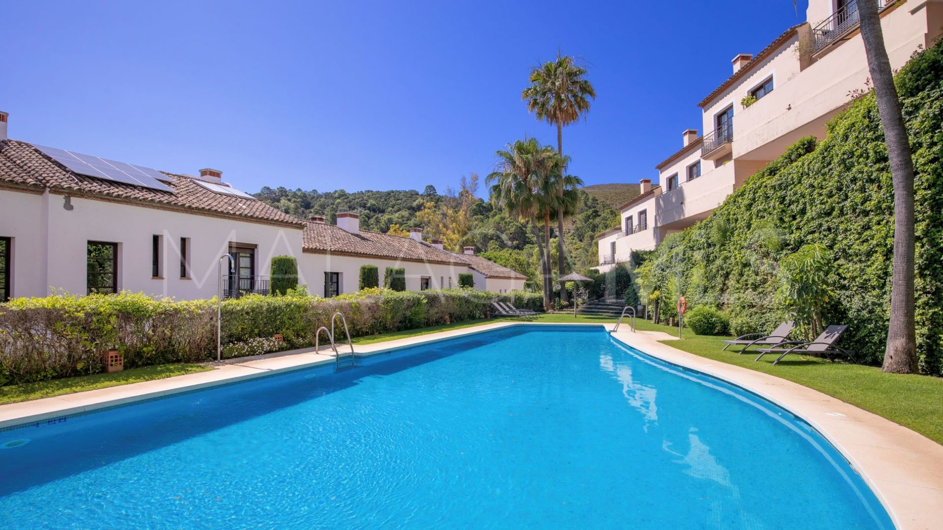 Buy adosado in El Casar with 4 bedrooms