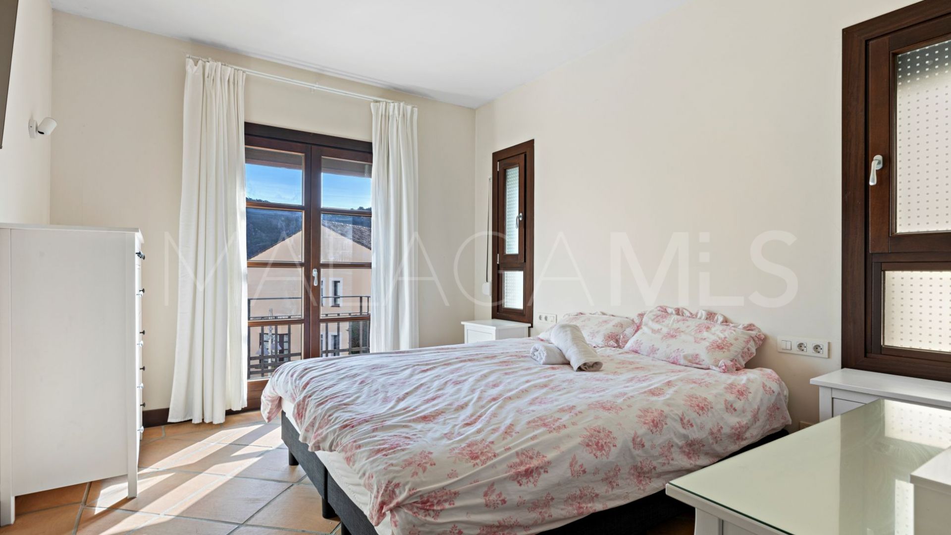 Buy adosado in El Casar with 4 bedrooms