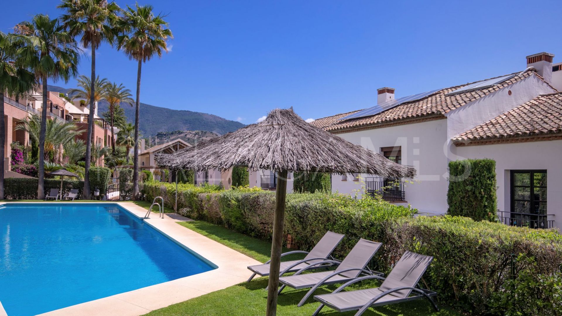 Buy adosado in El Casar with 4 bedrooms