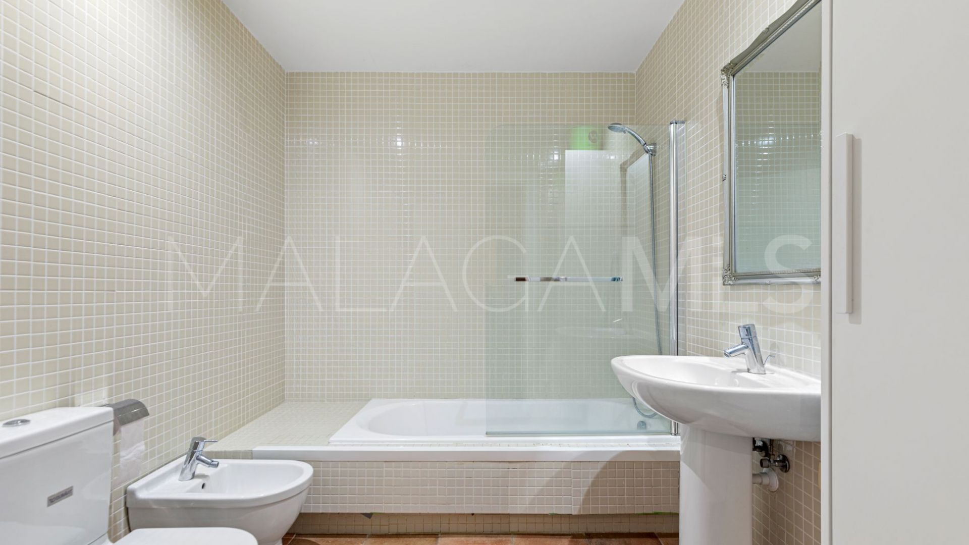 Buy adosado in El Casar with 4 bedrooms