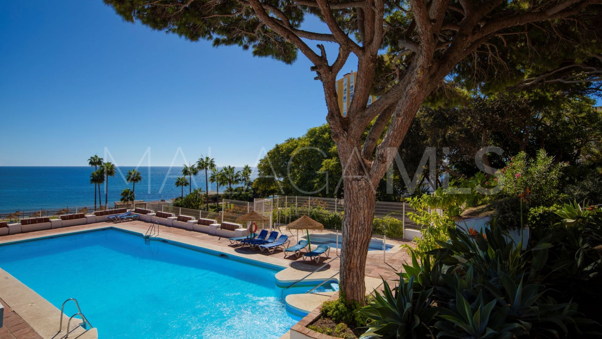 Se vende apartamento in Calahonda Playa with 1 bedroom